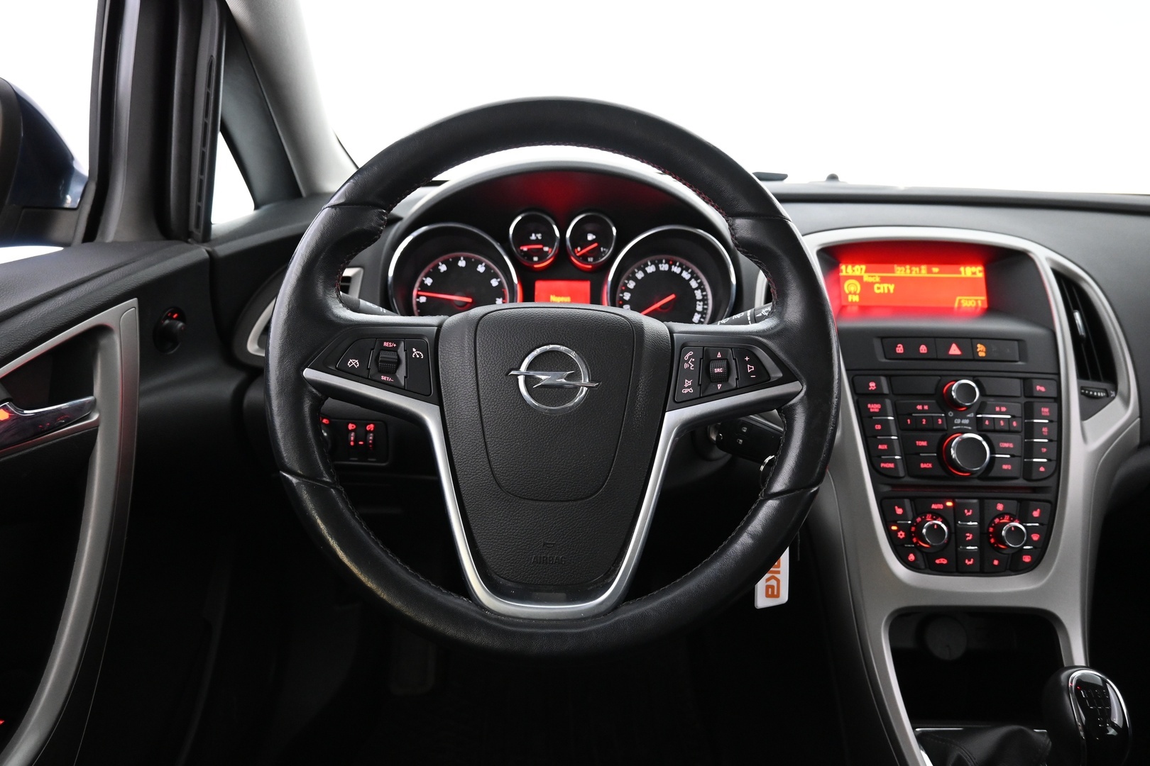 OPEL Astra 2011