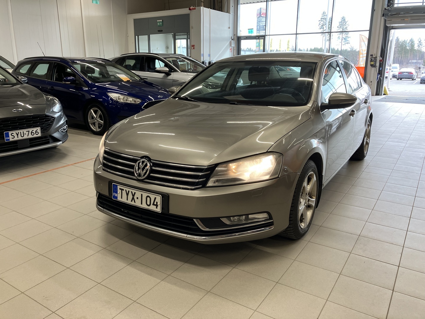 VOLKSWAGEN Passat 2012