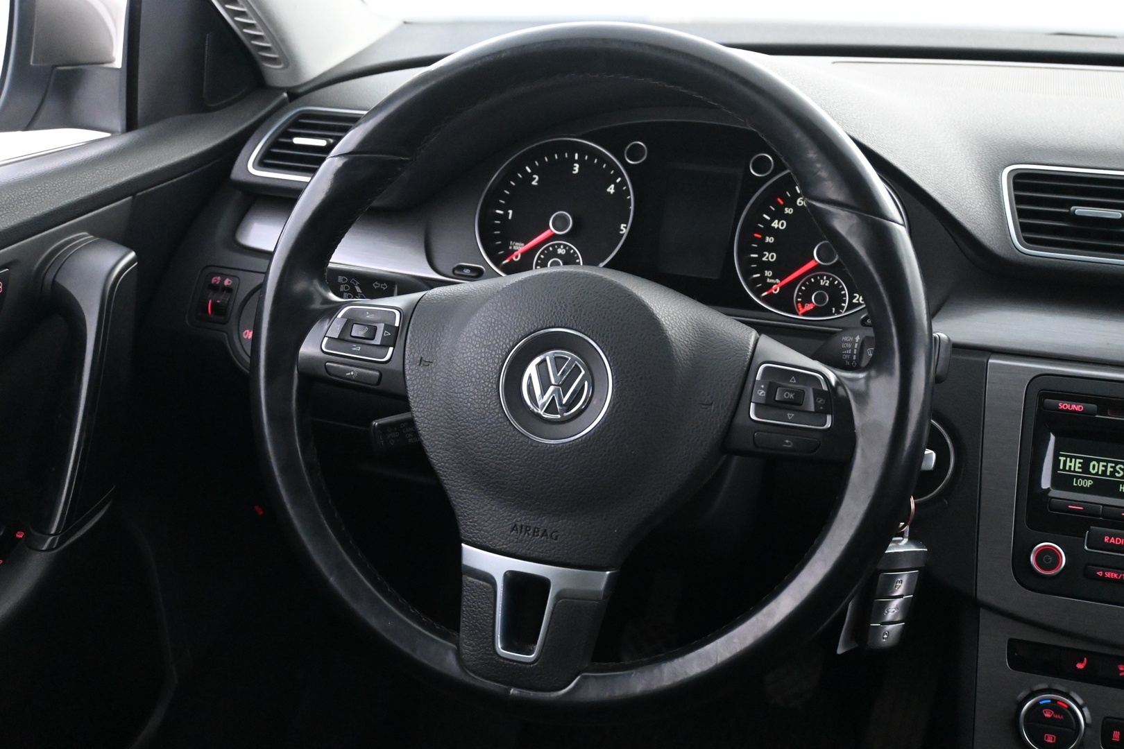 VOLKSWAGEN Passat 2012