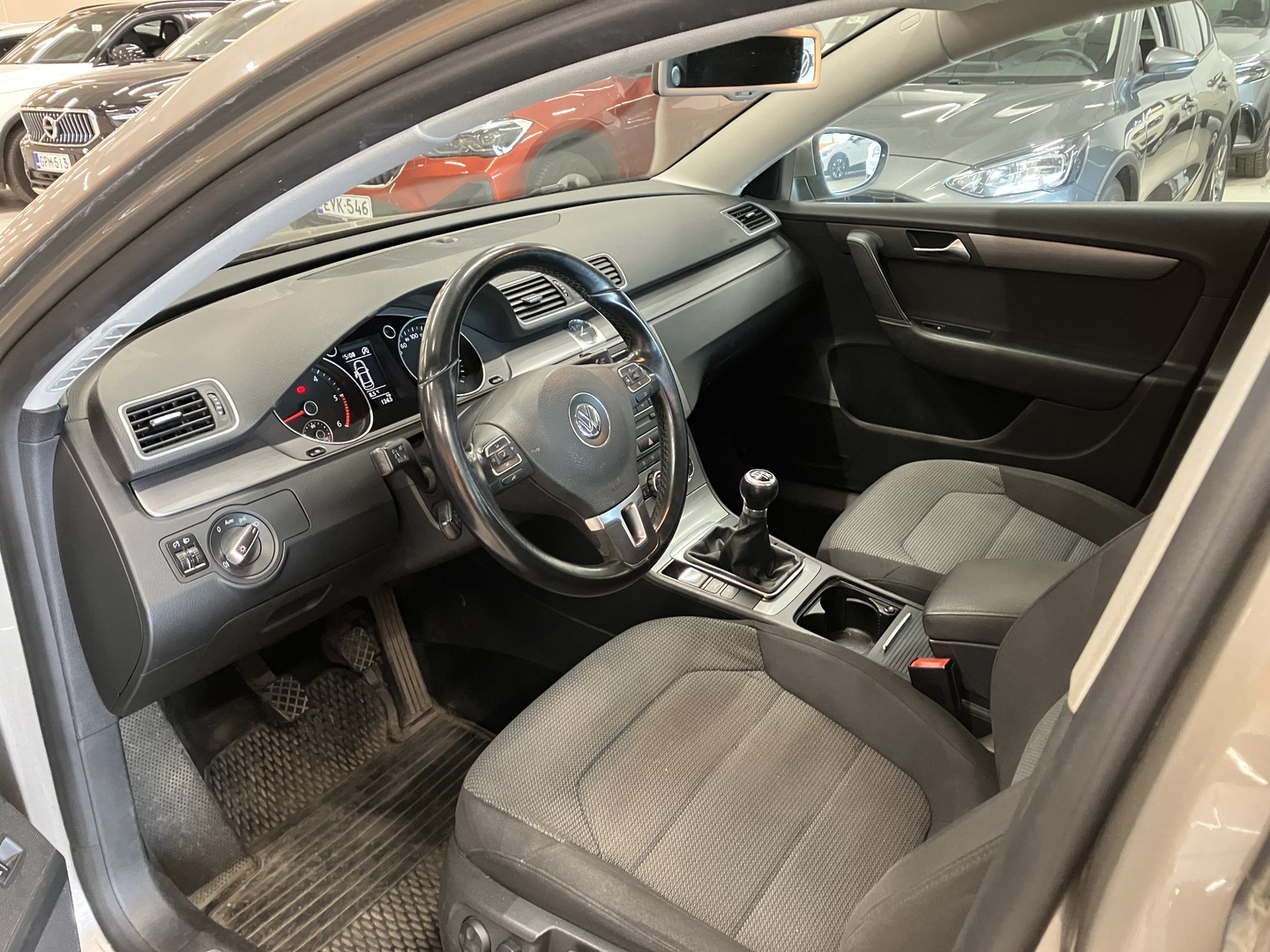 VOLKSWAGEN Passat 2012