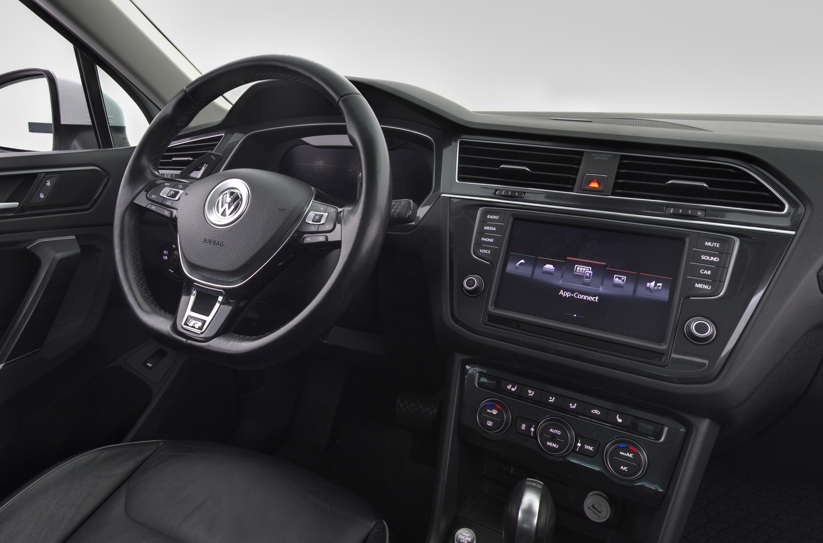 VOLKSWAGEN Tiguan 2016