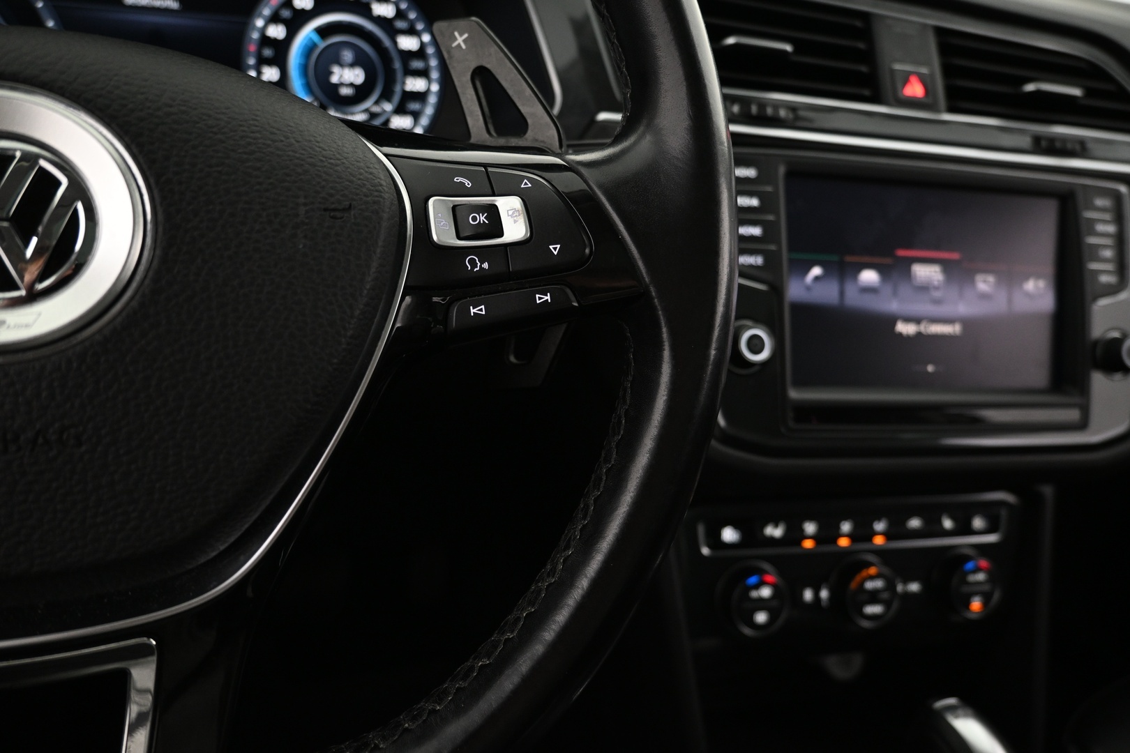 VOLKSWAGEN Tiguan 2016