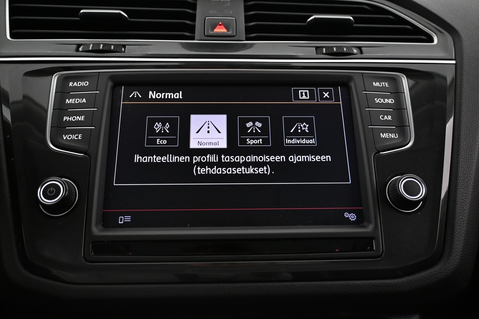 VOLKSWAGEN Tiguan 2016