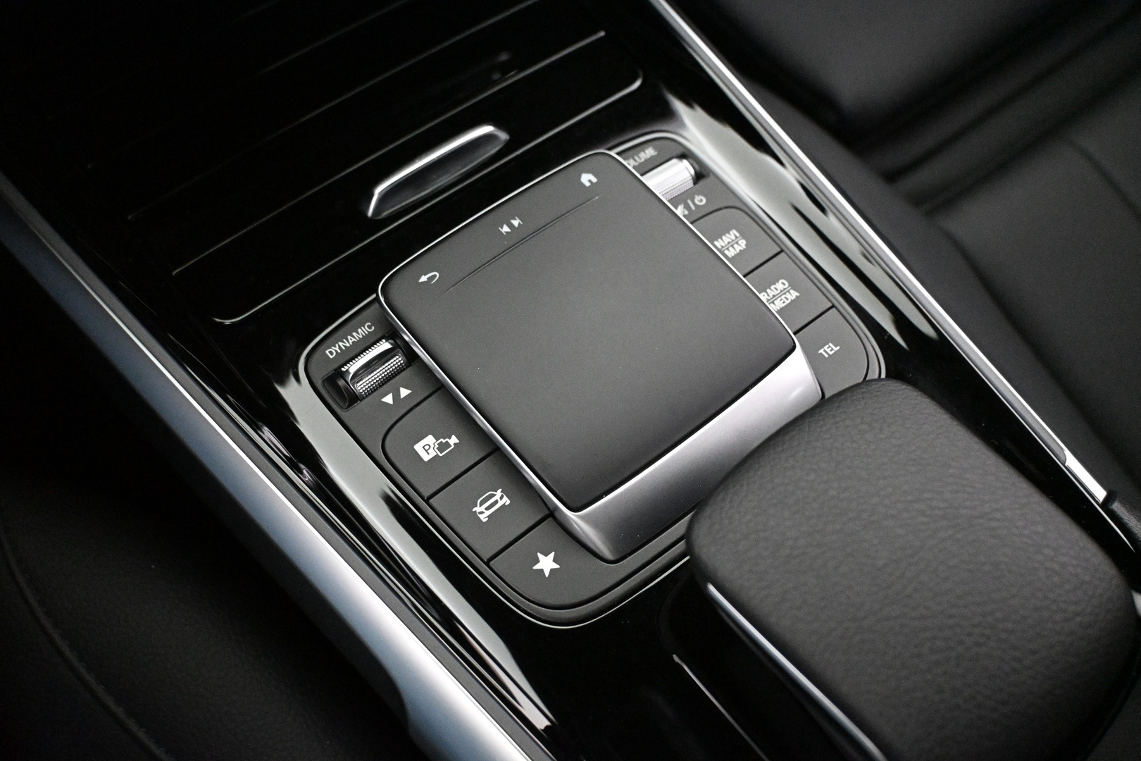 MERCEDES-BENZ EQB 2023