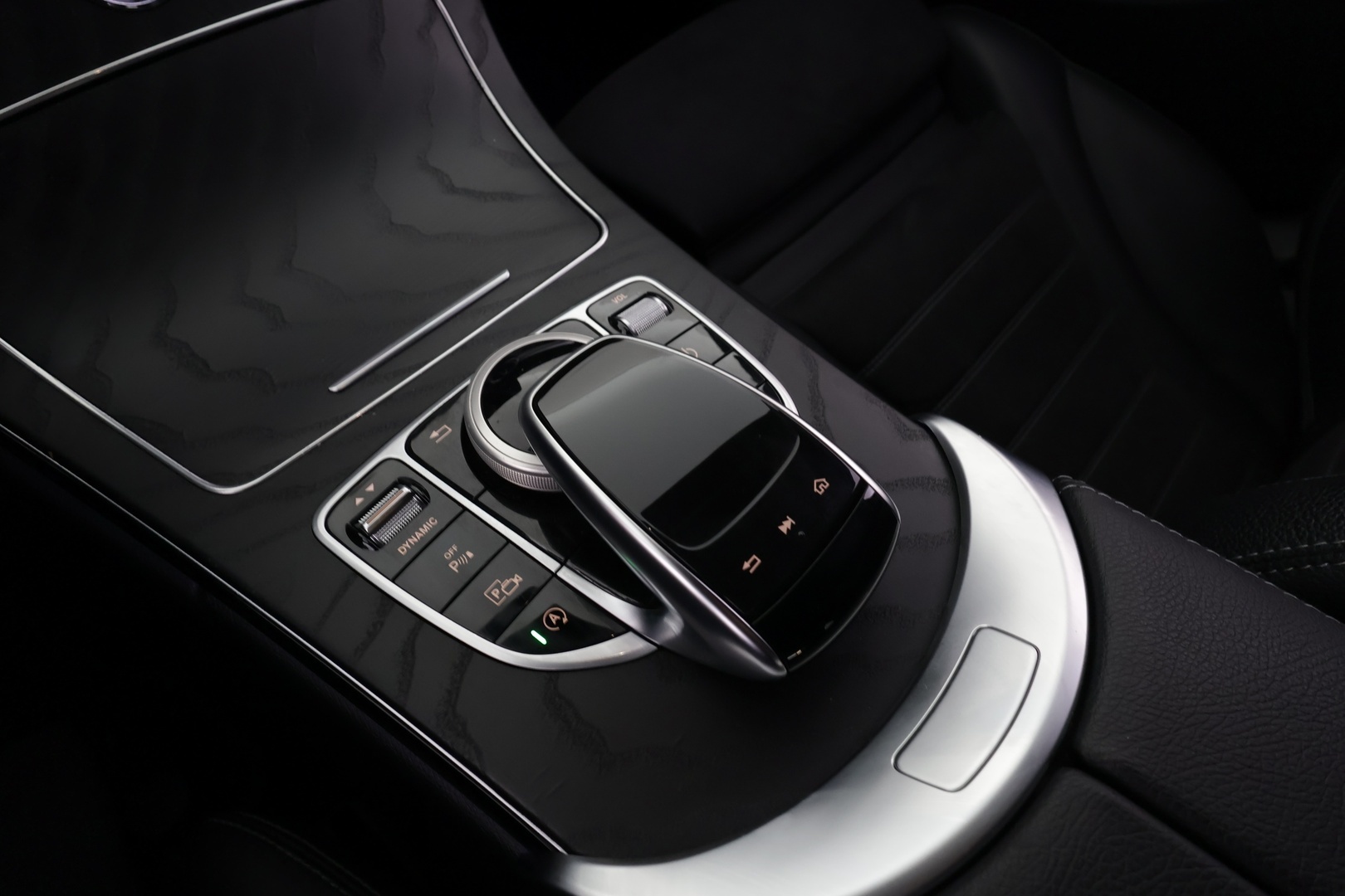 MERCEDES-BENZ C 2020