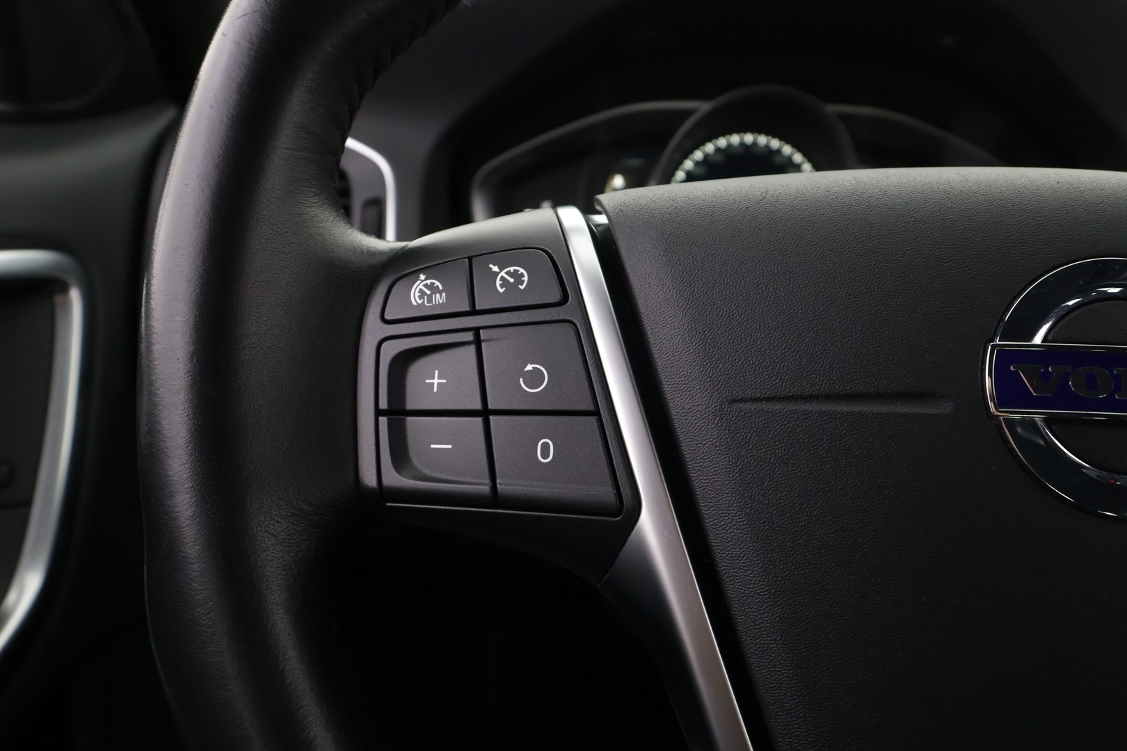 VOLVO V60 Cross Country 2017