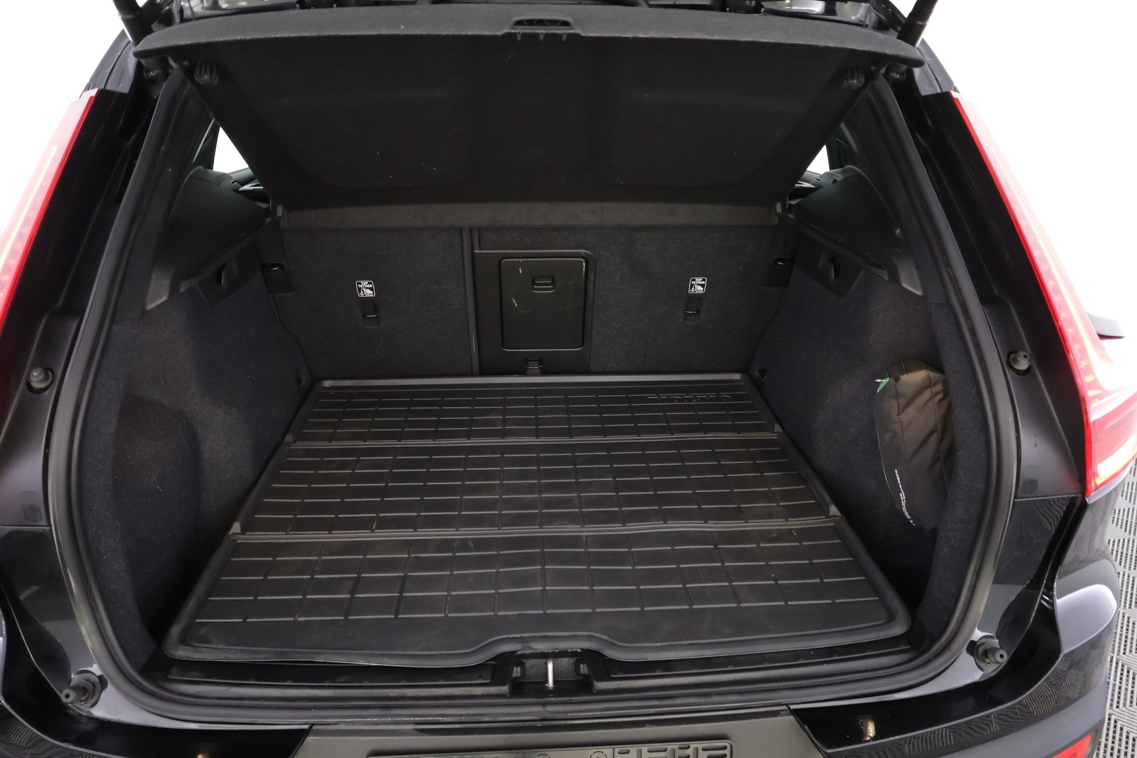 VOLVO XC40 2023