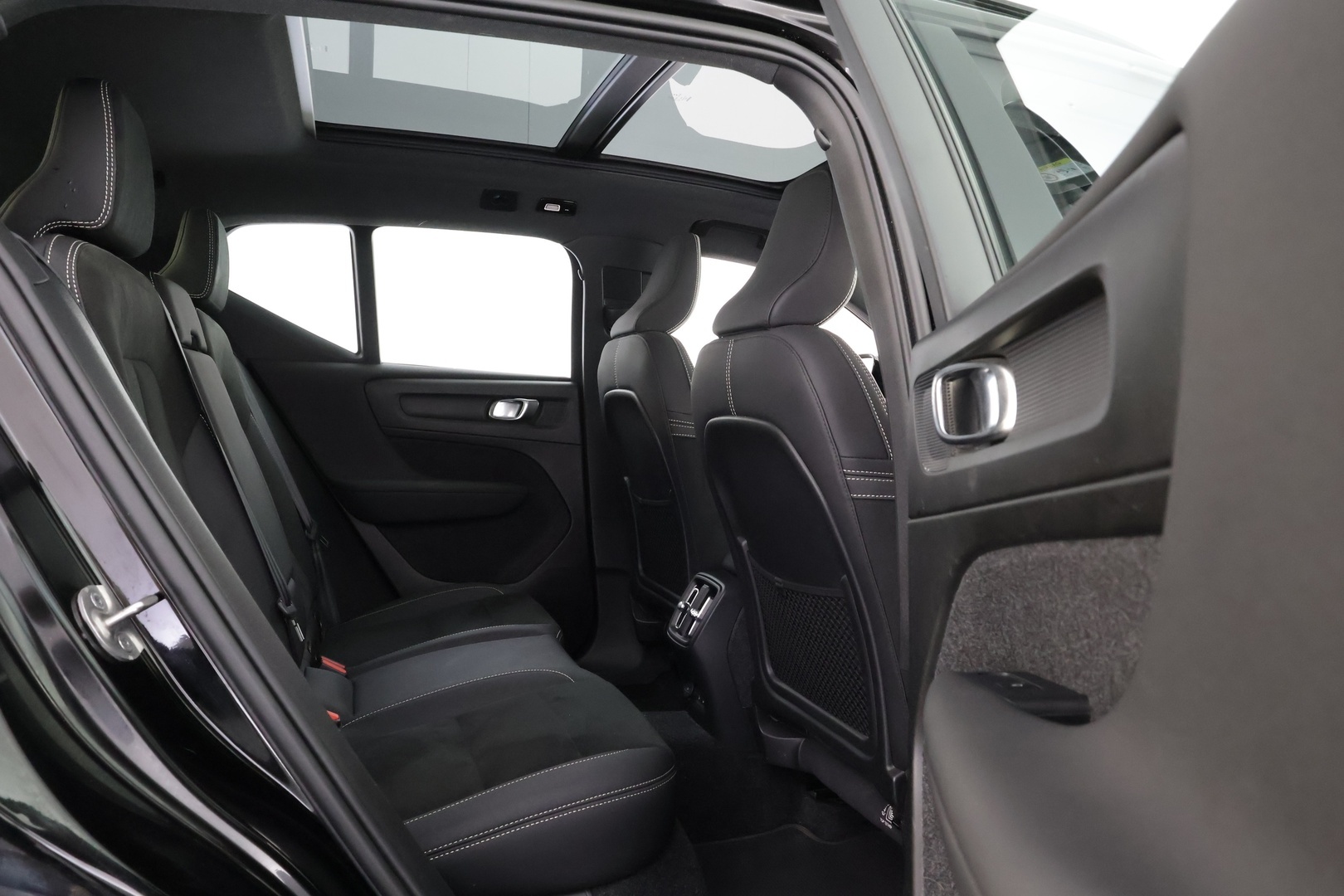 VOLVO XC40 2023
