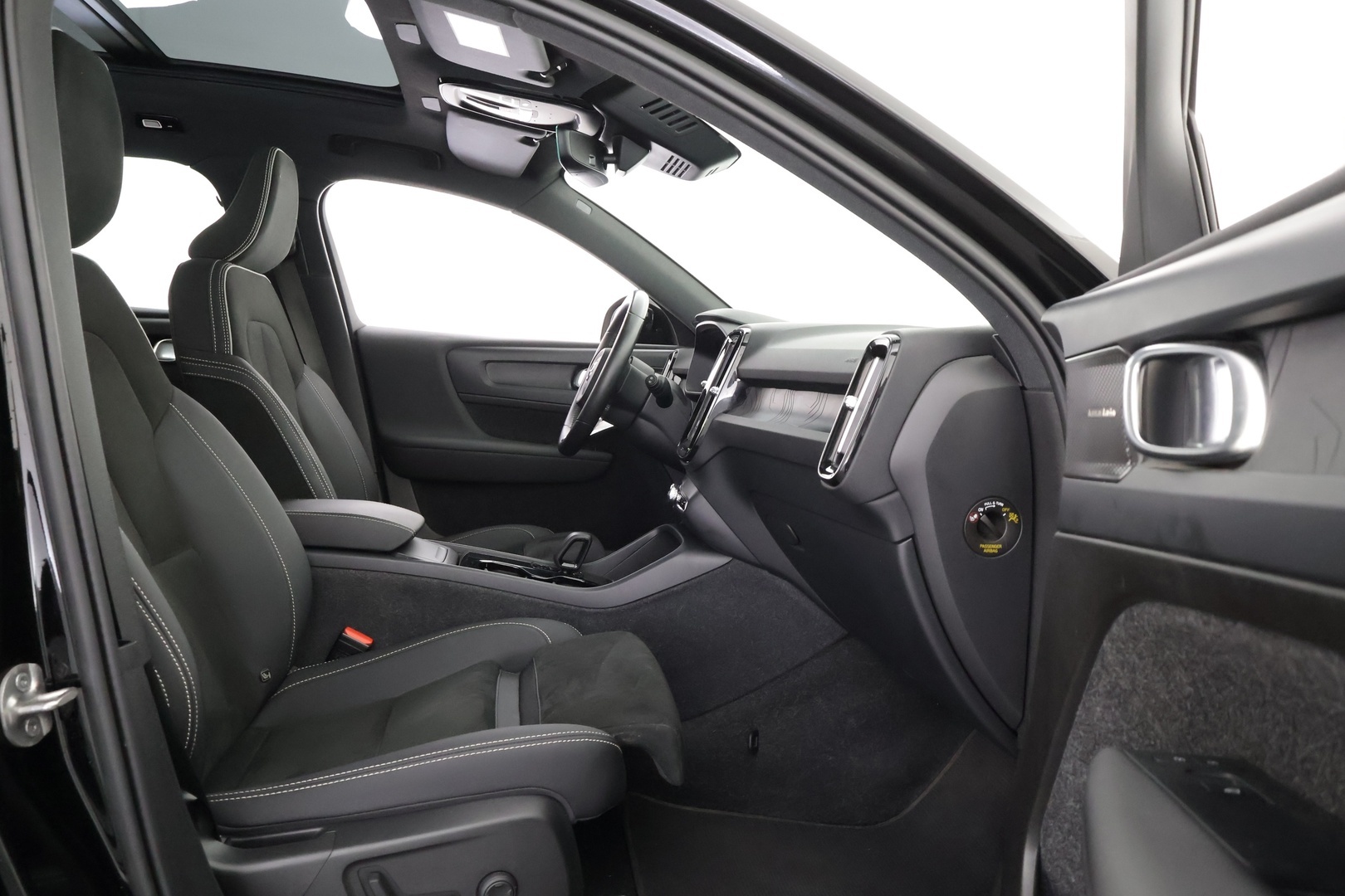 VOLVO XC40 2023