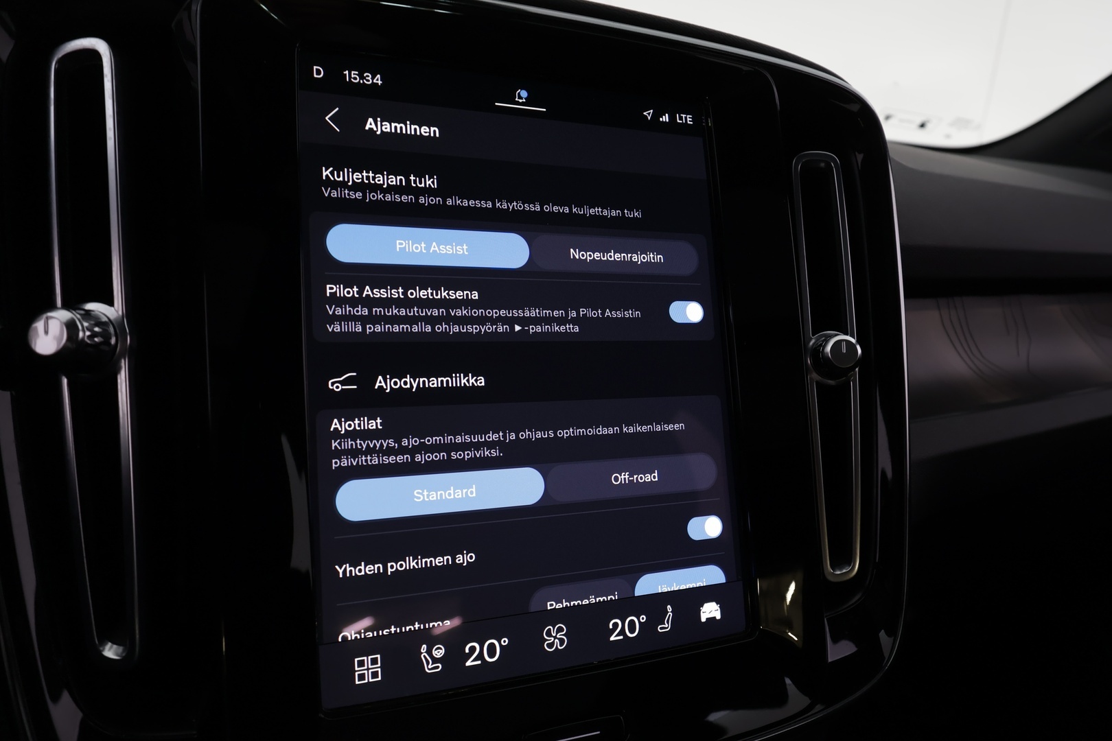 VOLVO XC40 2023