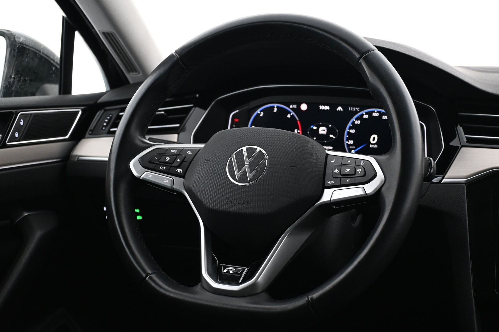 VOLKSWAGEN Passat 2022