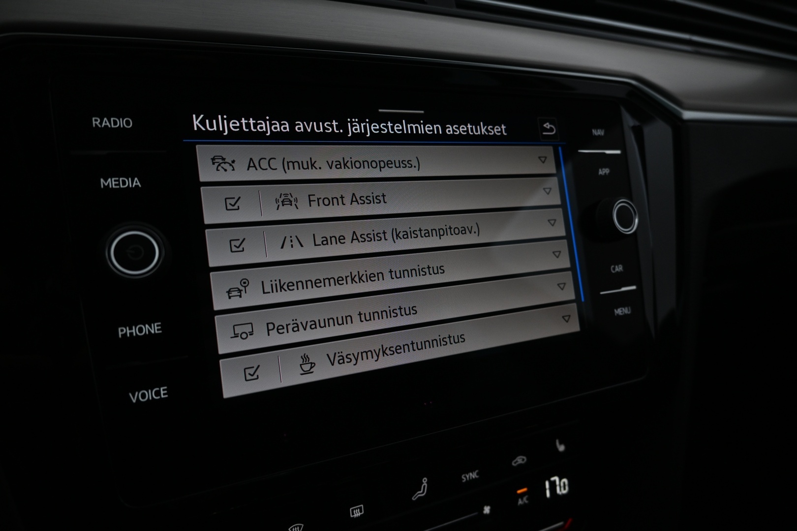 VOLKSWAGEN Passat 2022