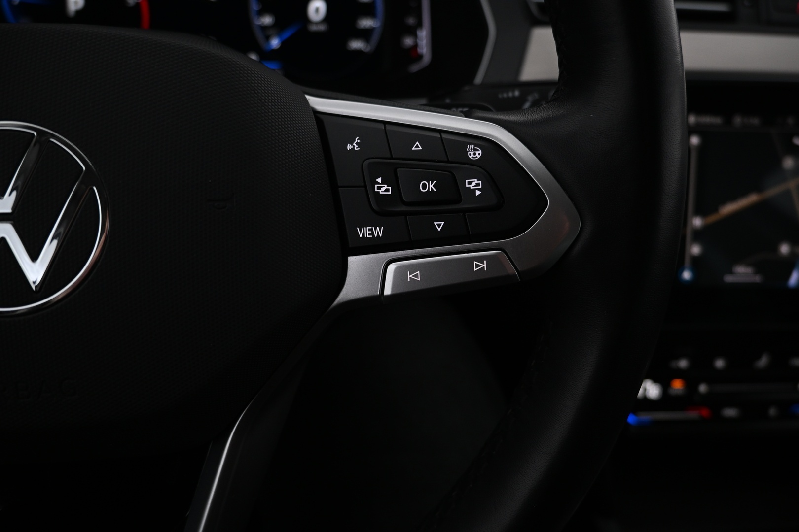 VOLKSWAGEN Passat 2022