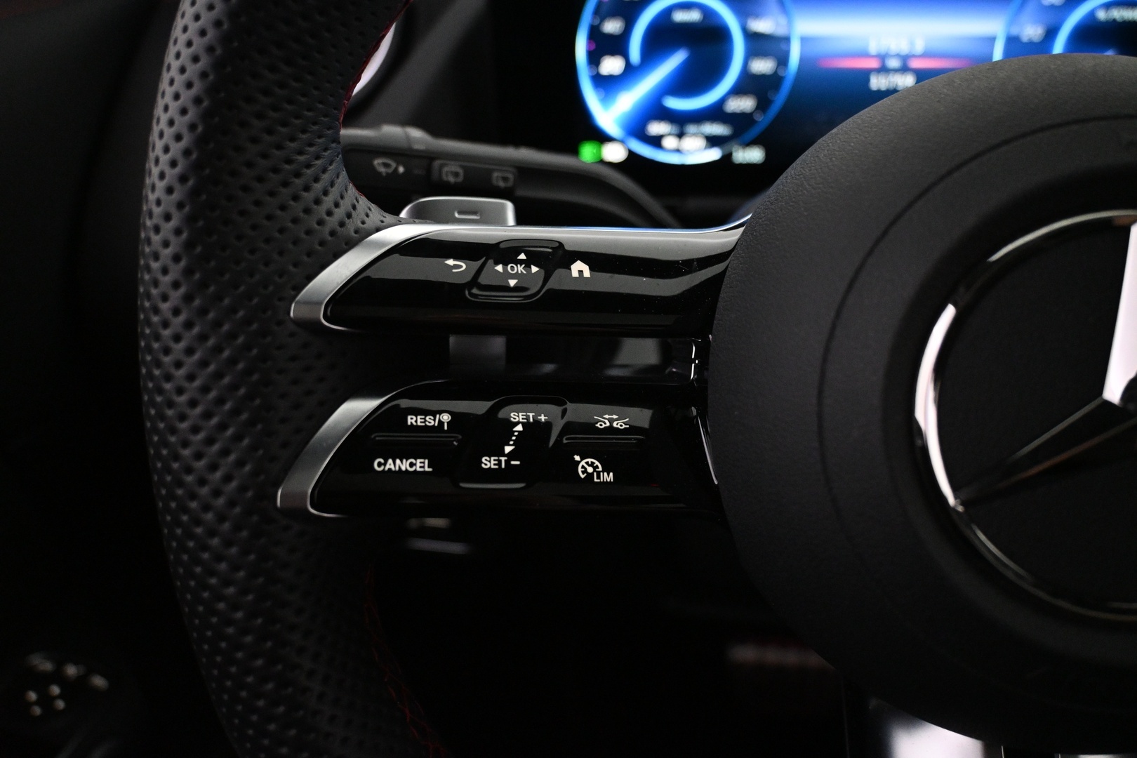 MERCEDES-BENZ EQA 2026