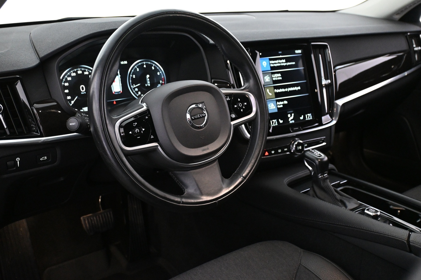VOLVO V90 2019