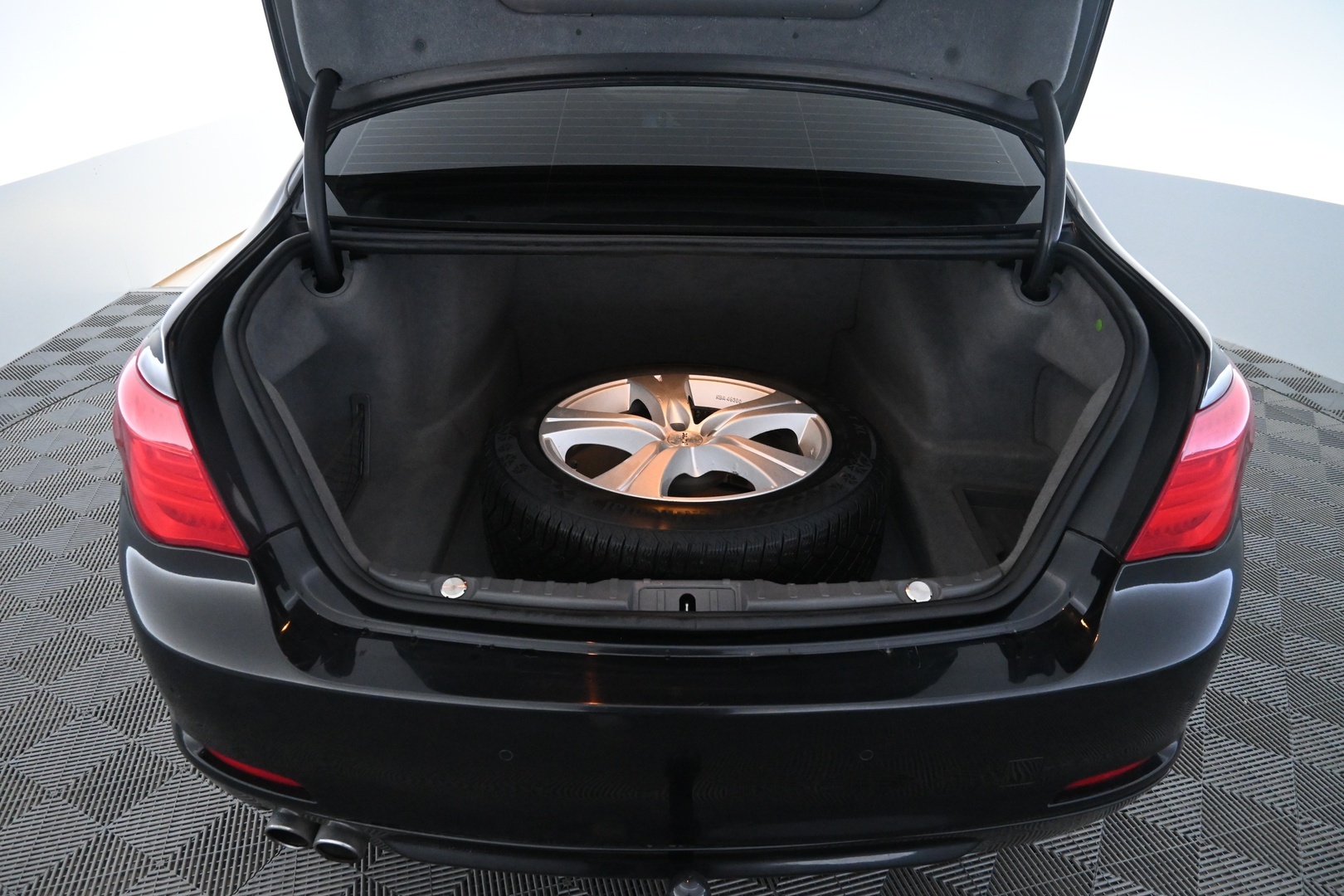 BMW 730 2009