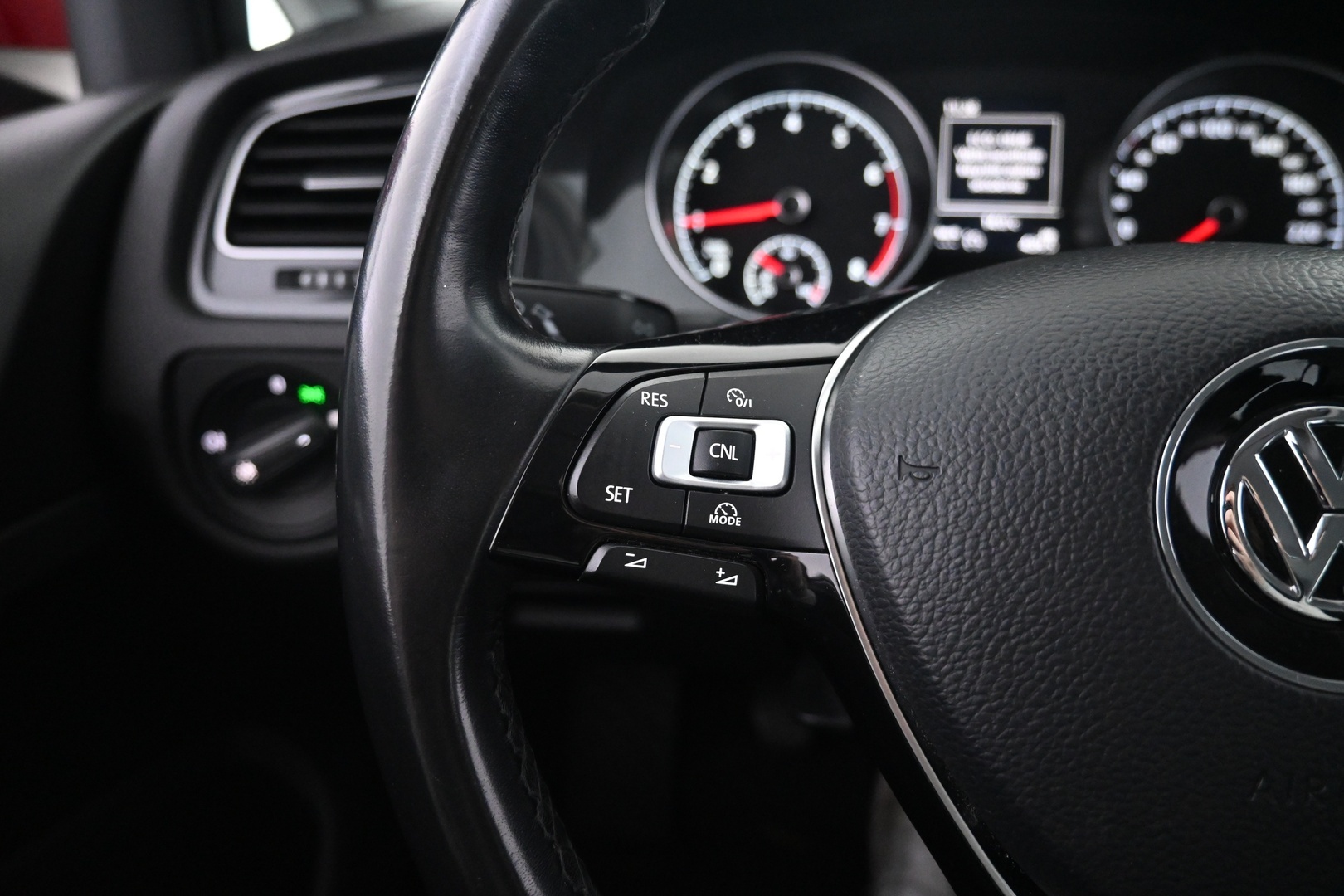 VOLKSWAGEN Golf 2018