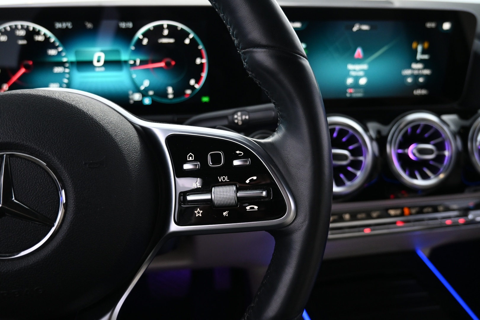 MERCEDES-BENZ GLA 2021
