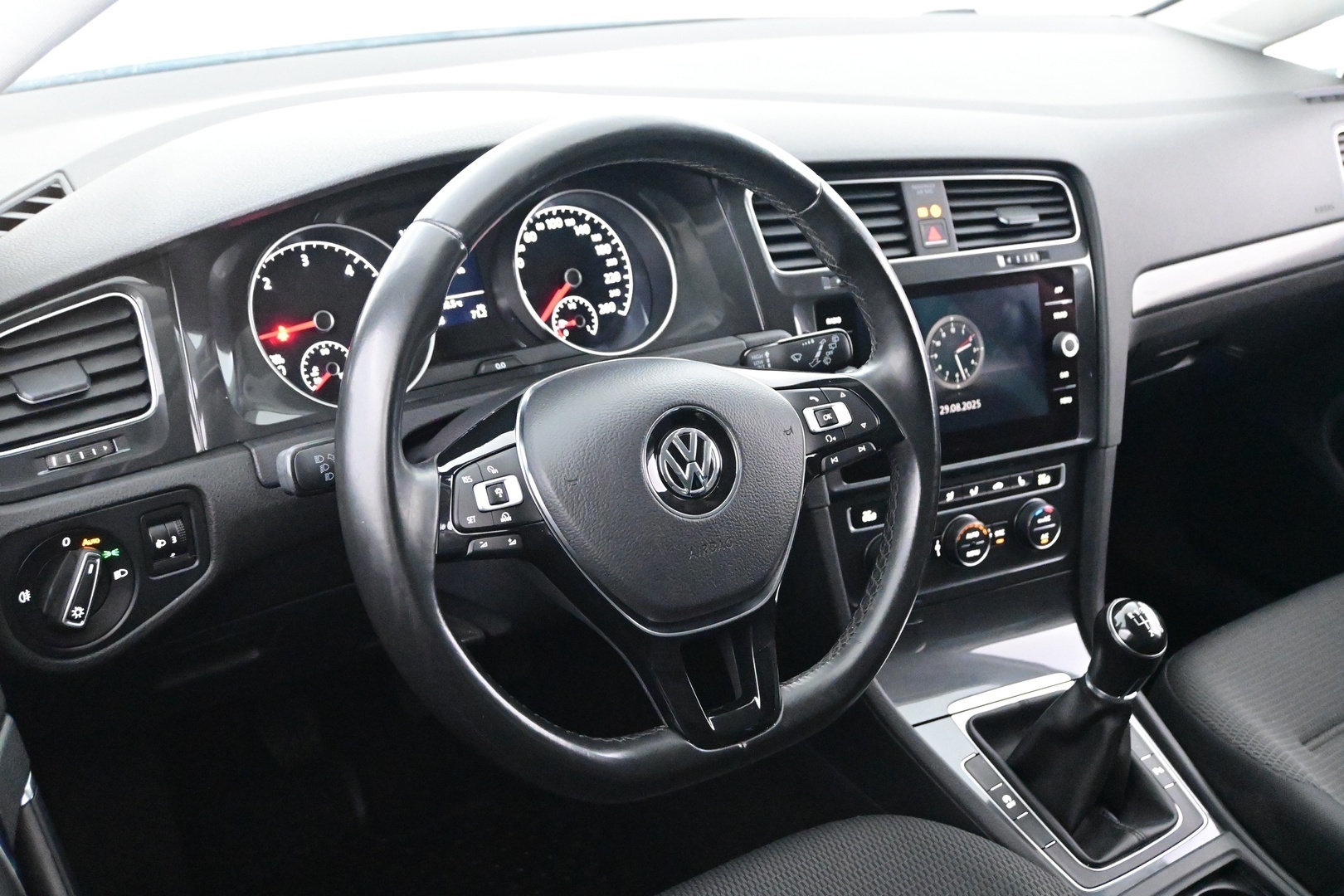 VOLKSWAGEN Golf 2017