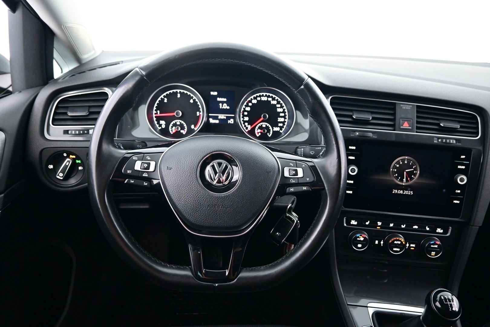 VOLKSWAGEN Golf 2017