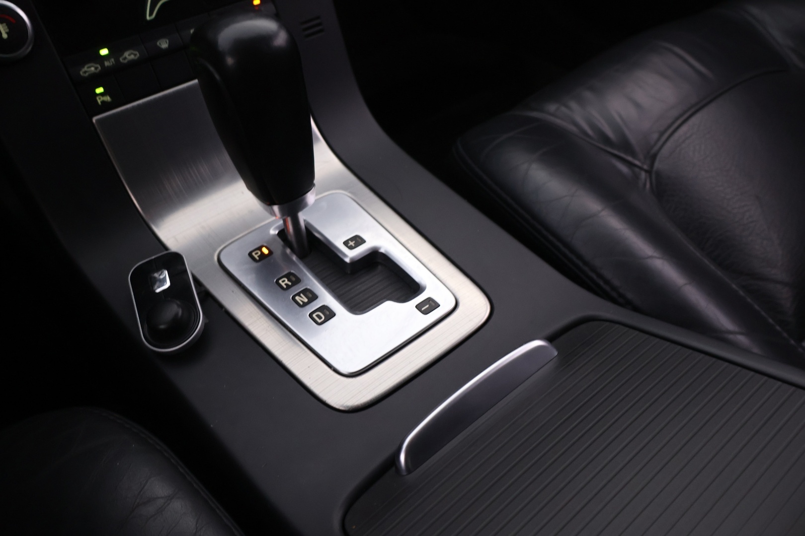 VOLVO V70 2010