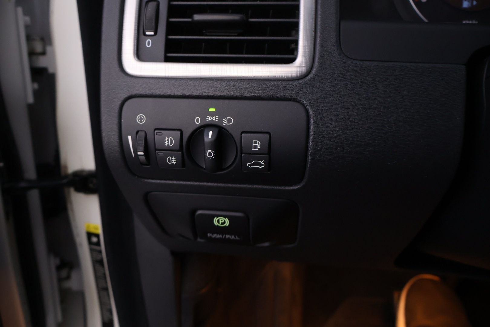 VOLVO V70 2010