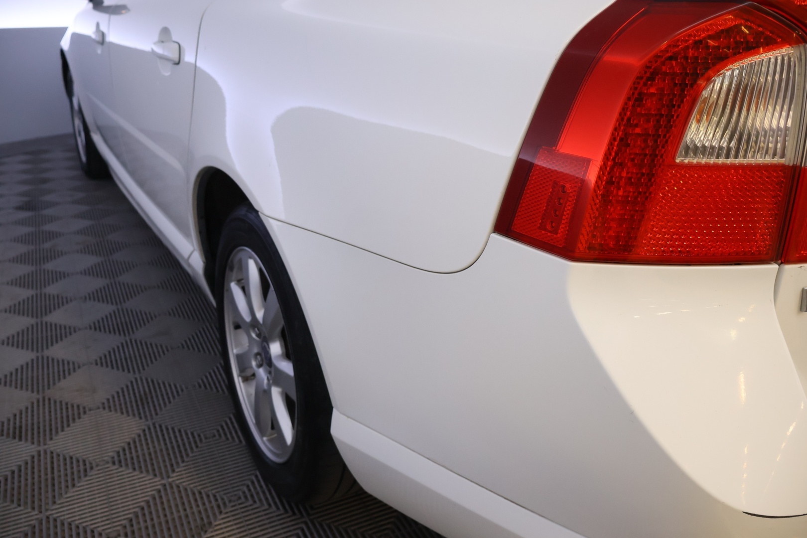 VOLVO V70 2010