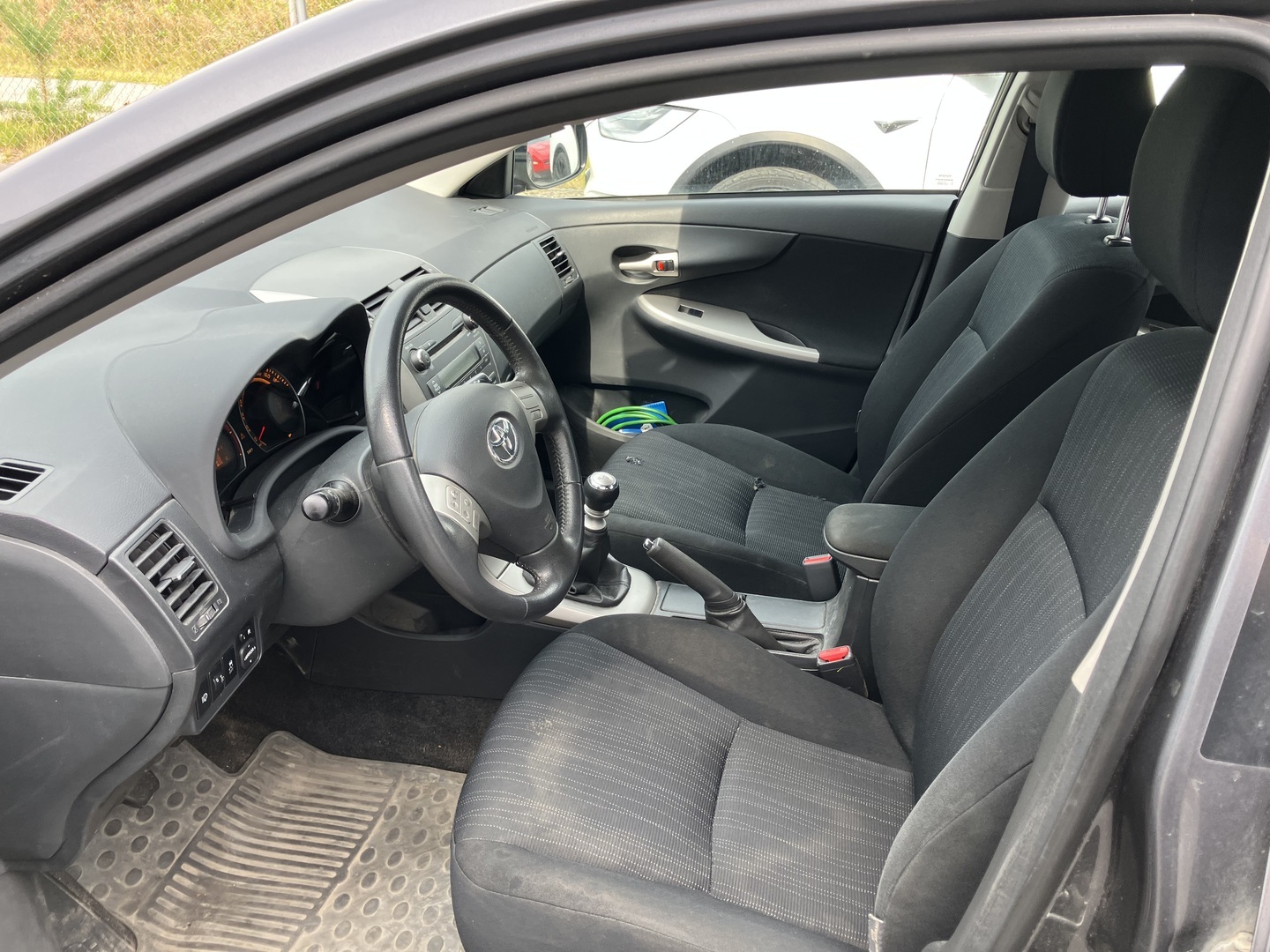 TOYOTA Corolla 2010