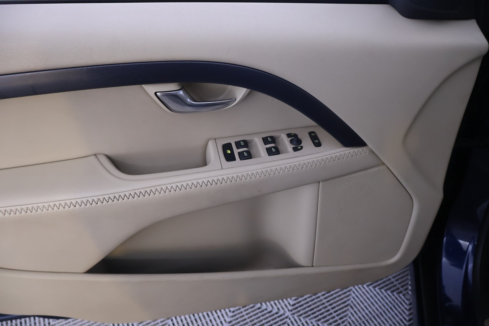 VOLVO V70 2012