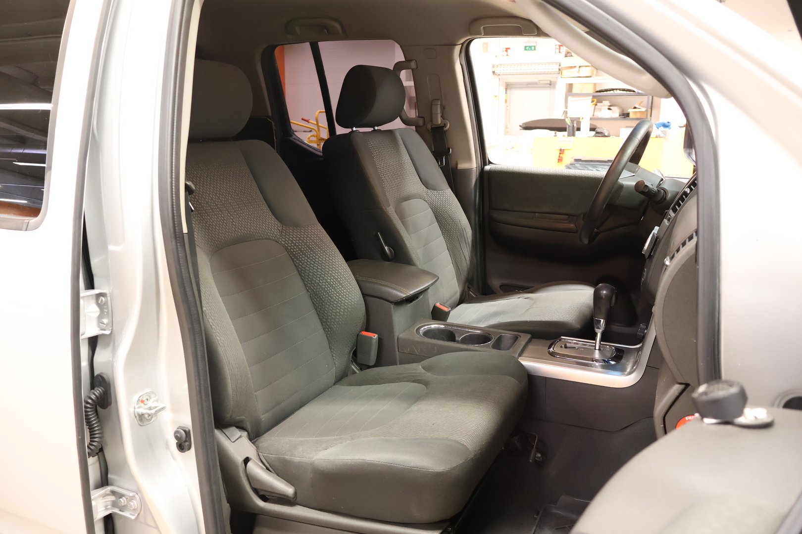 NISSAN Navara 2011