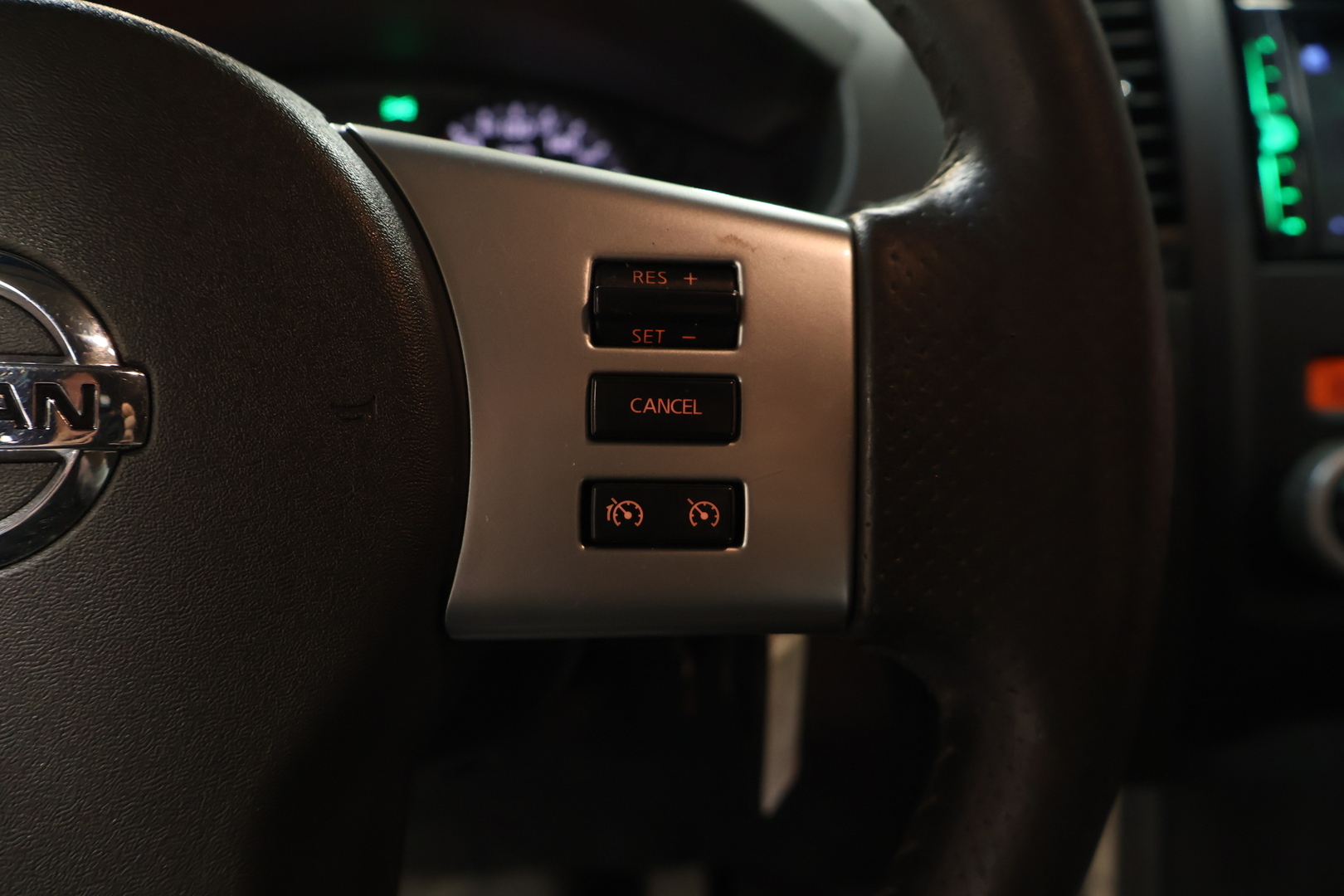 NISSAN Navara 2011