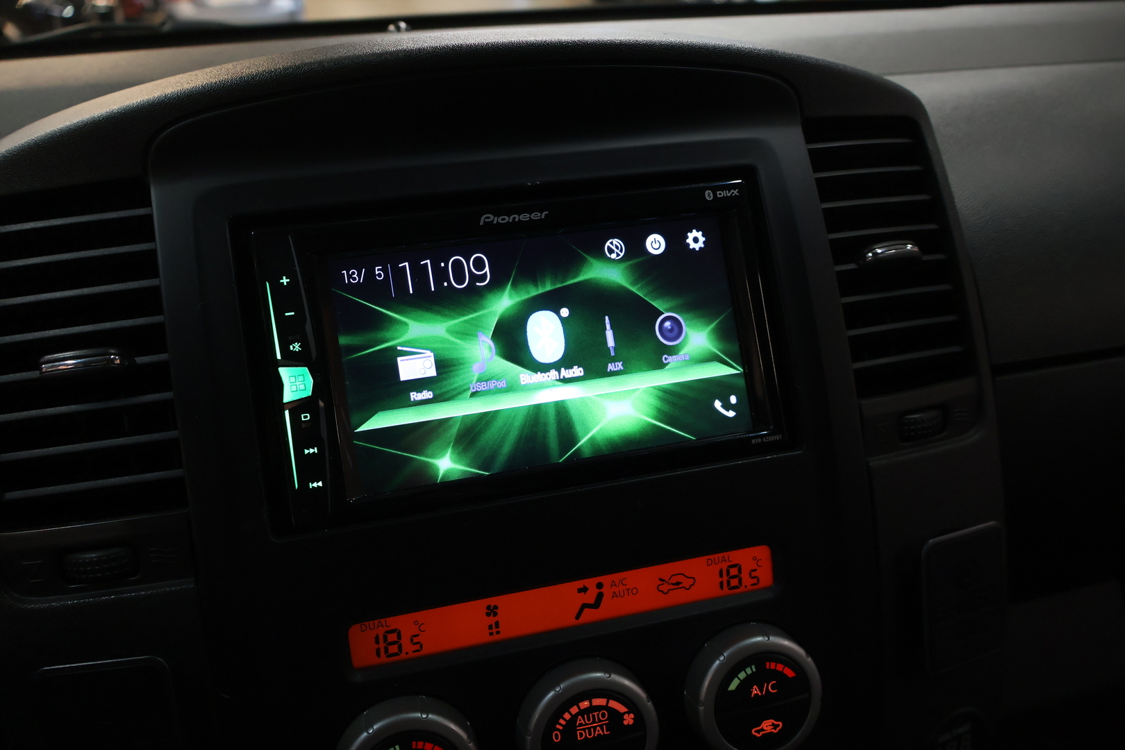 NISSAN Navara 2011