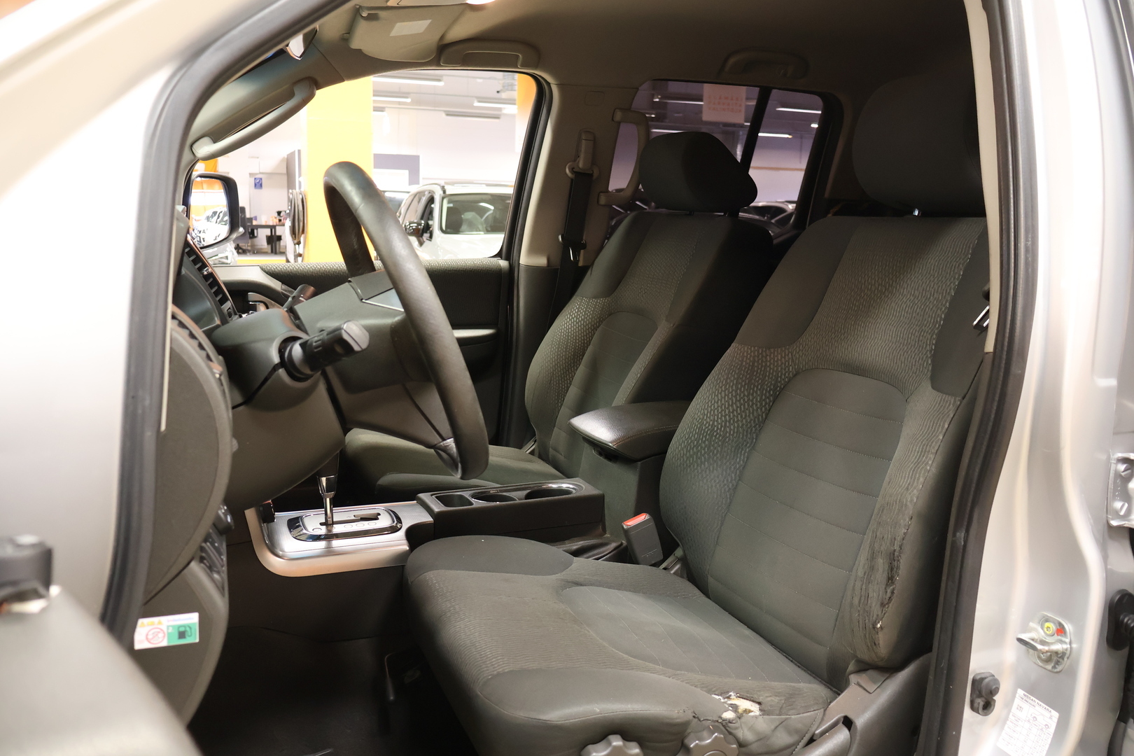 NISSAN Navara 2011