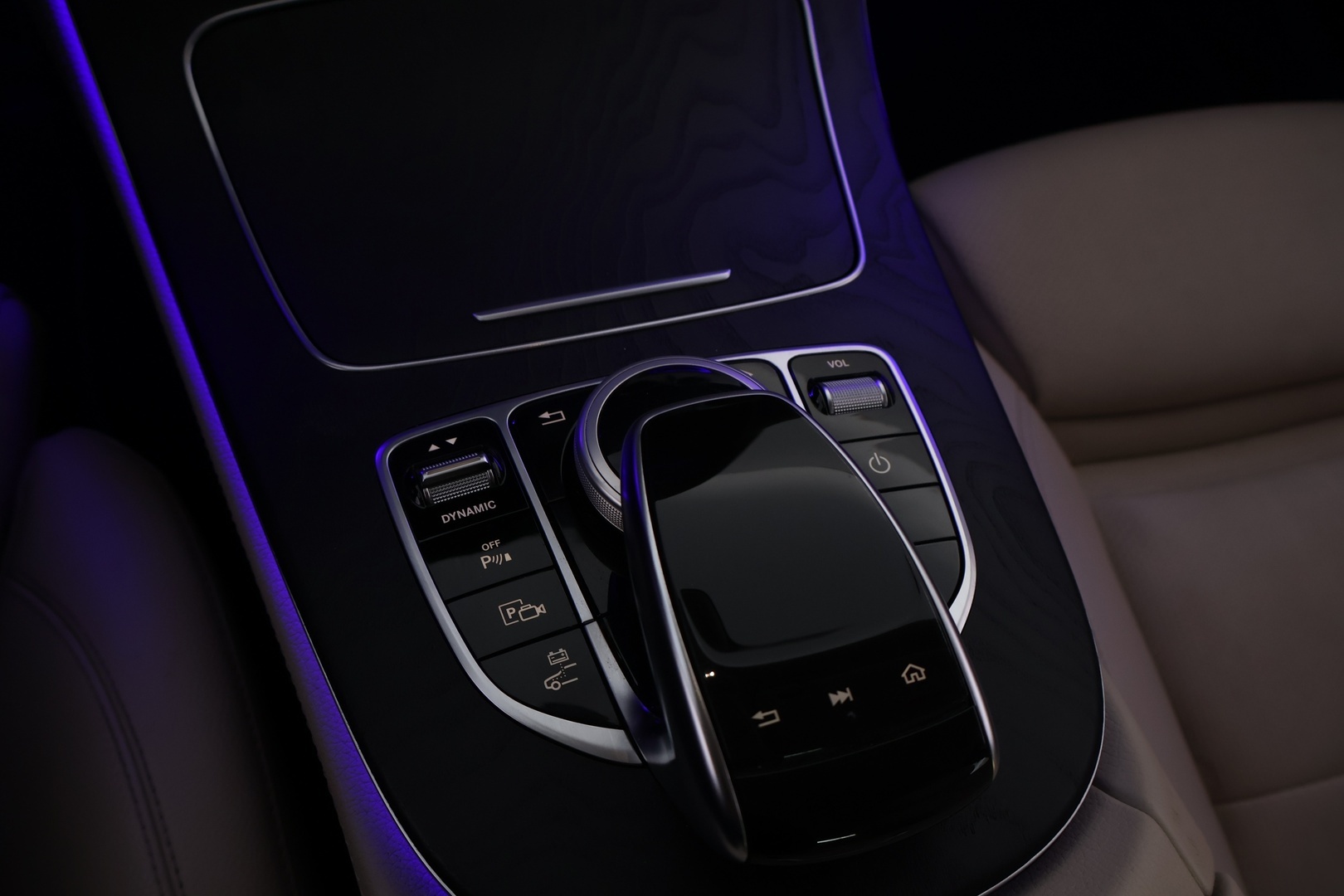 MERCEDES-BENZ E 2019