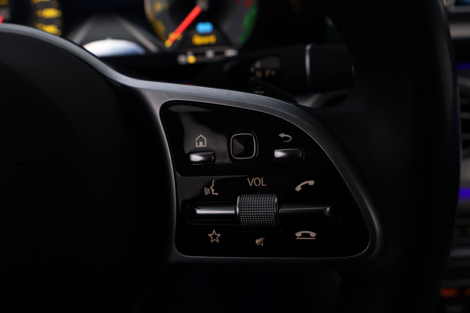 MERCEDES-BENZ E 2019