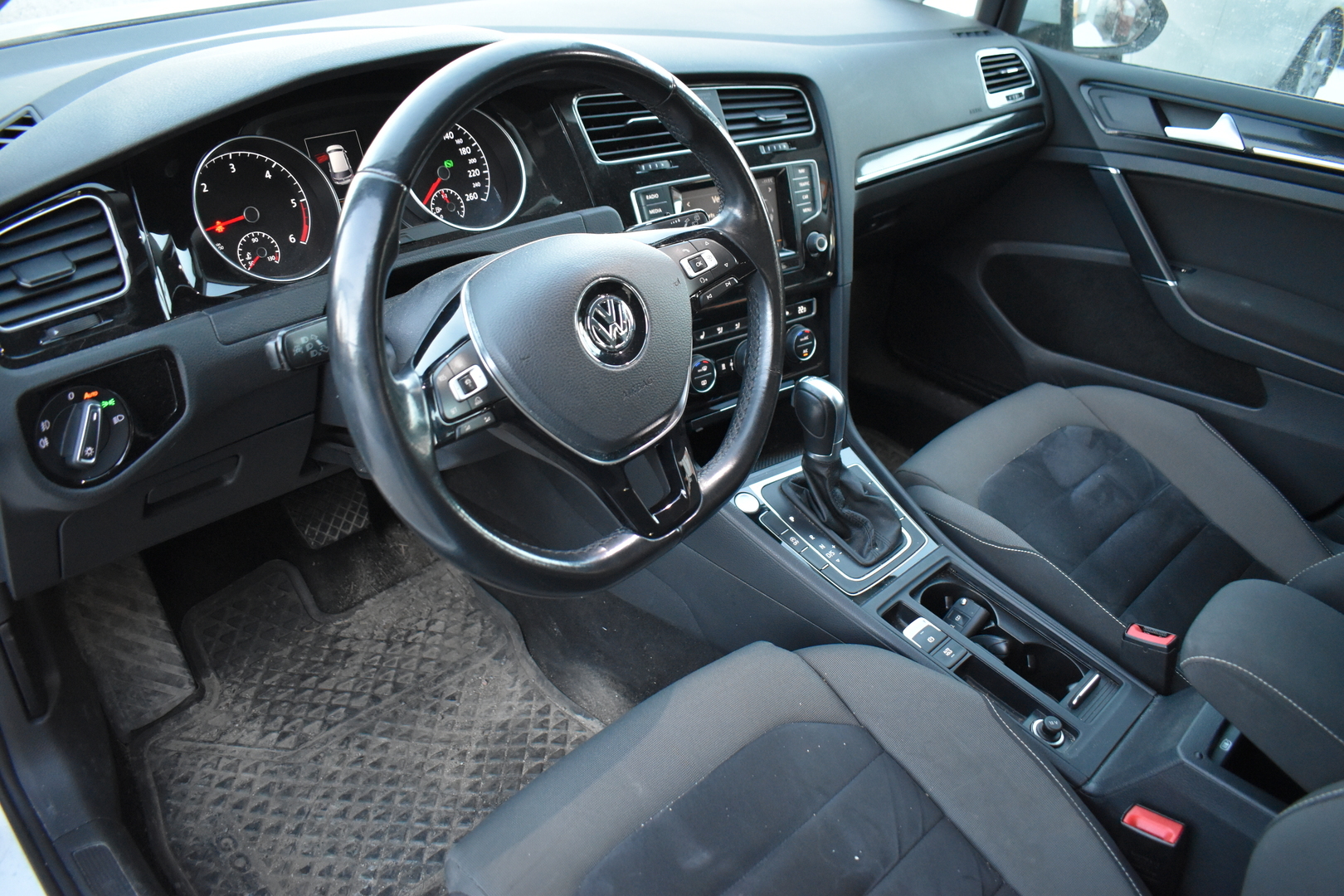 VOLKSWAGEN Golf 2015