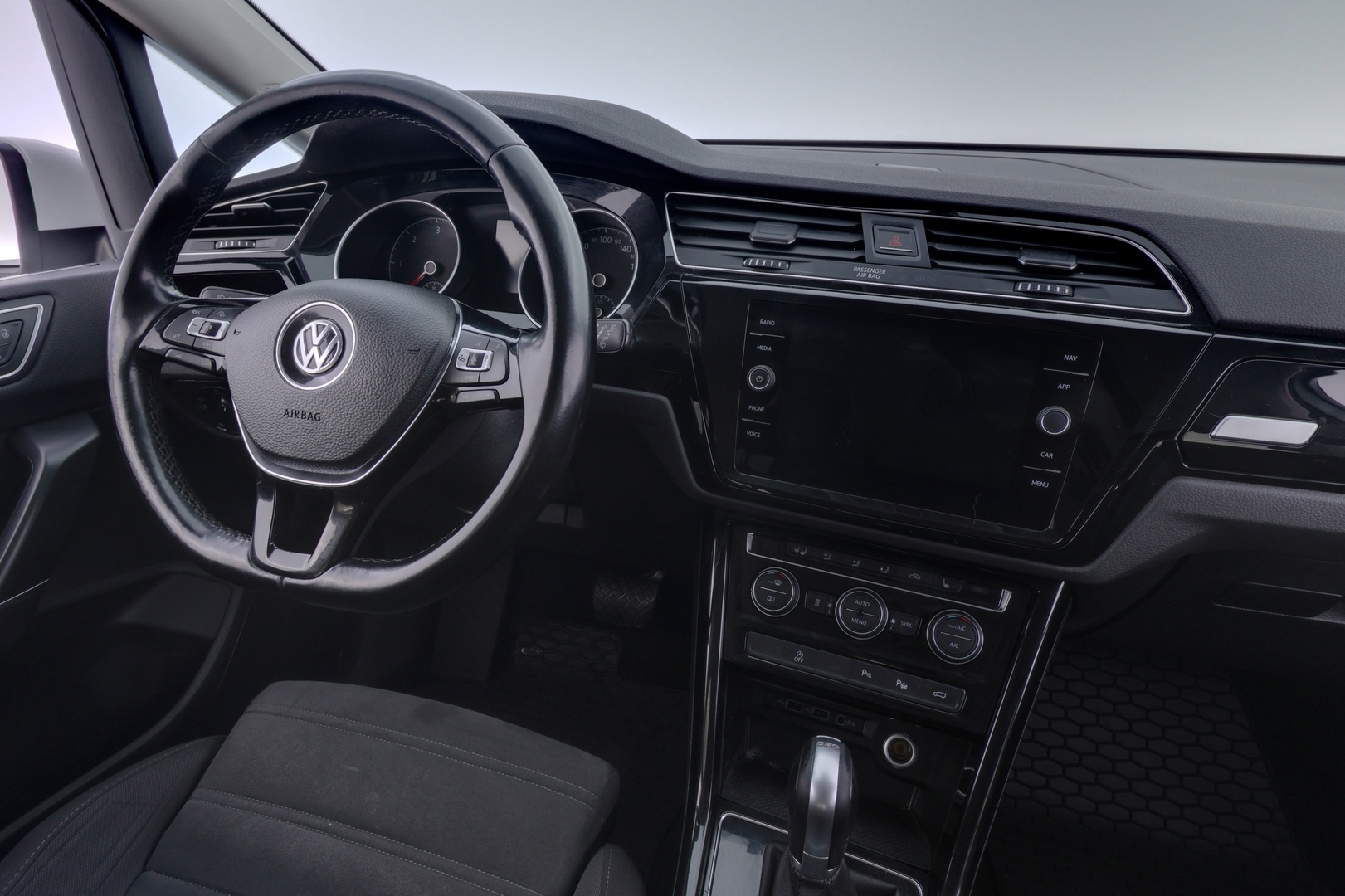 VOLKSWAGEN Touran 2019