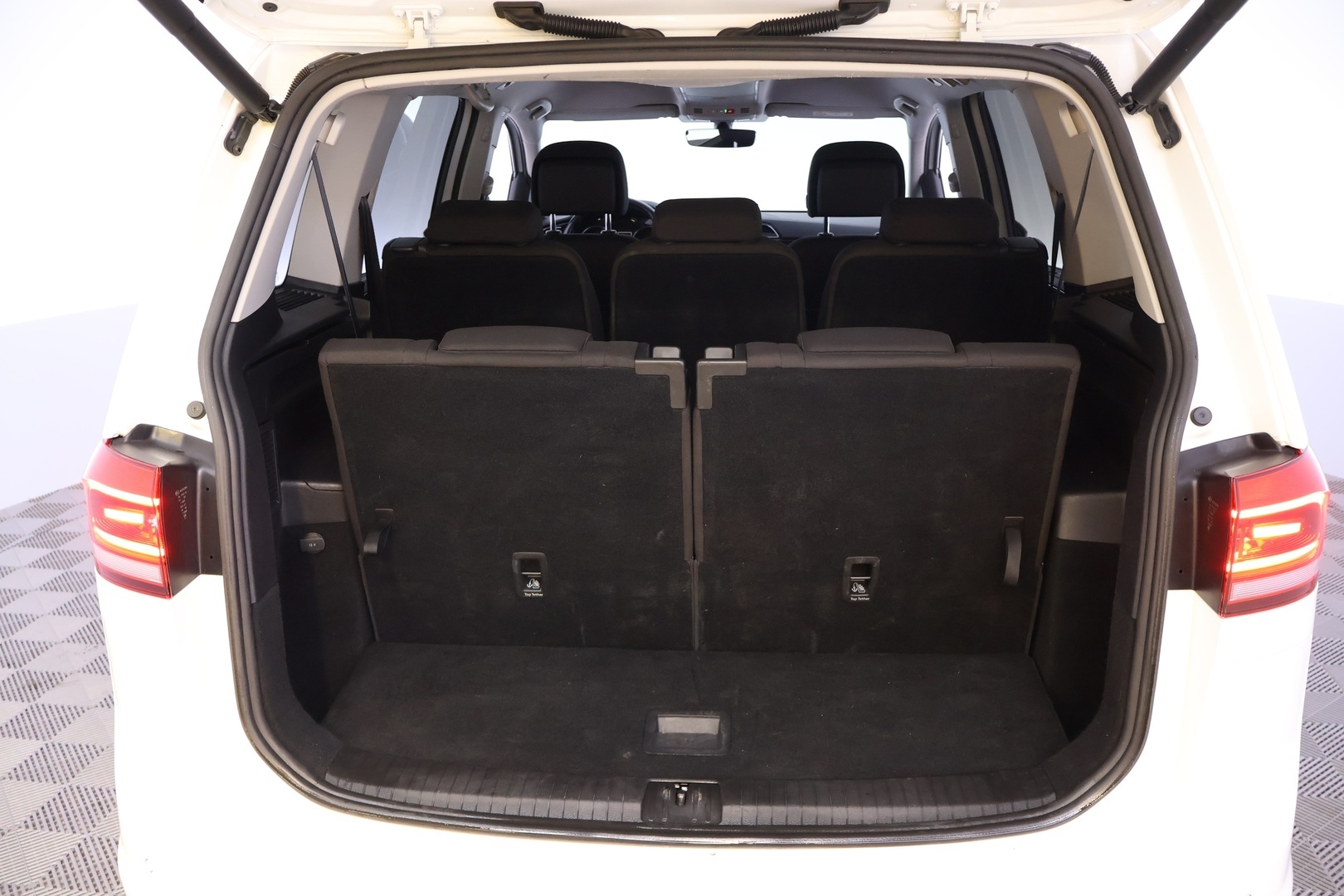 VOLKSWAGEN Touran 2019