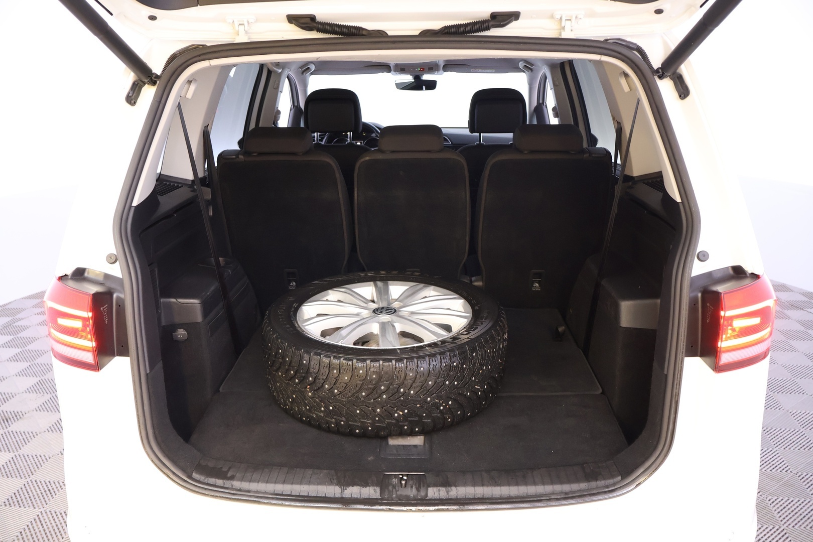 VOLKSWAGEN Touran 2019
