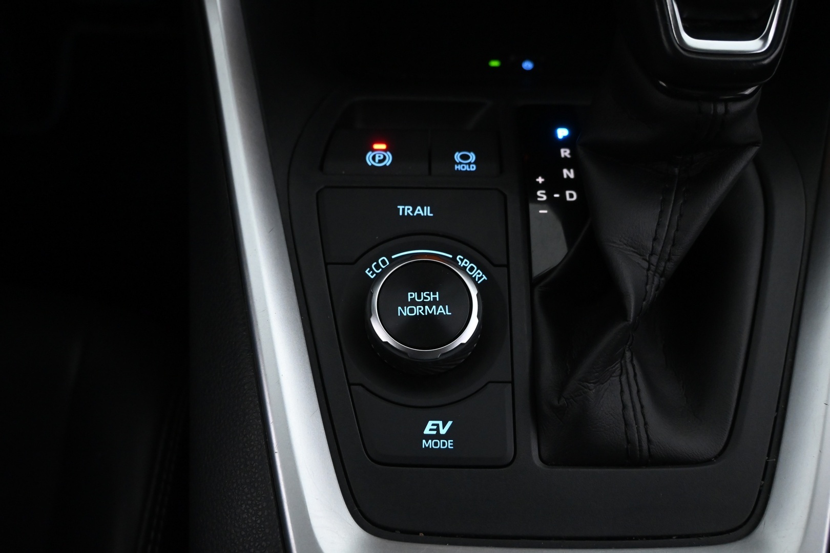 TOYOTA RAV4 2020