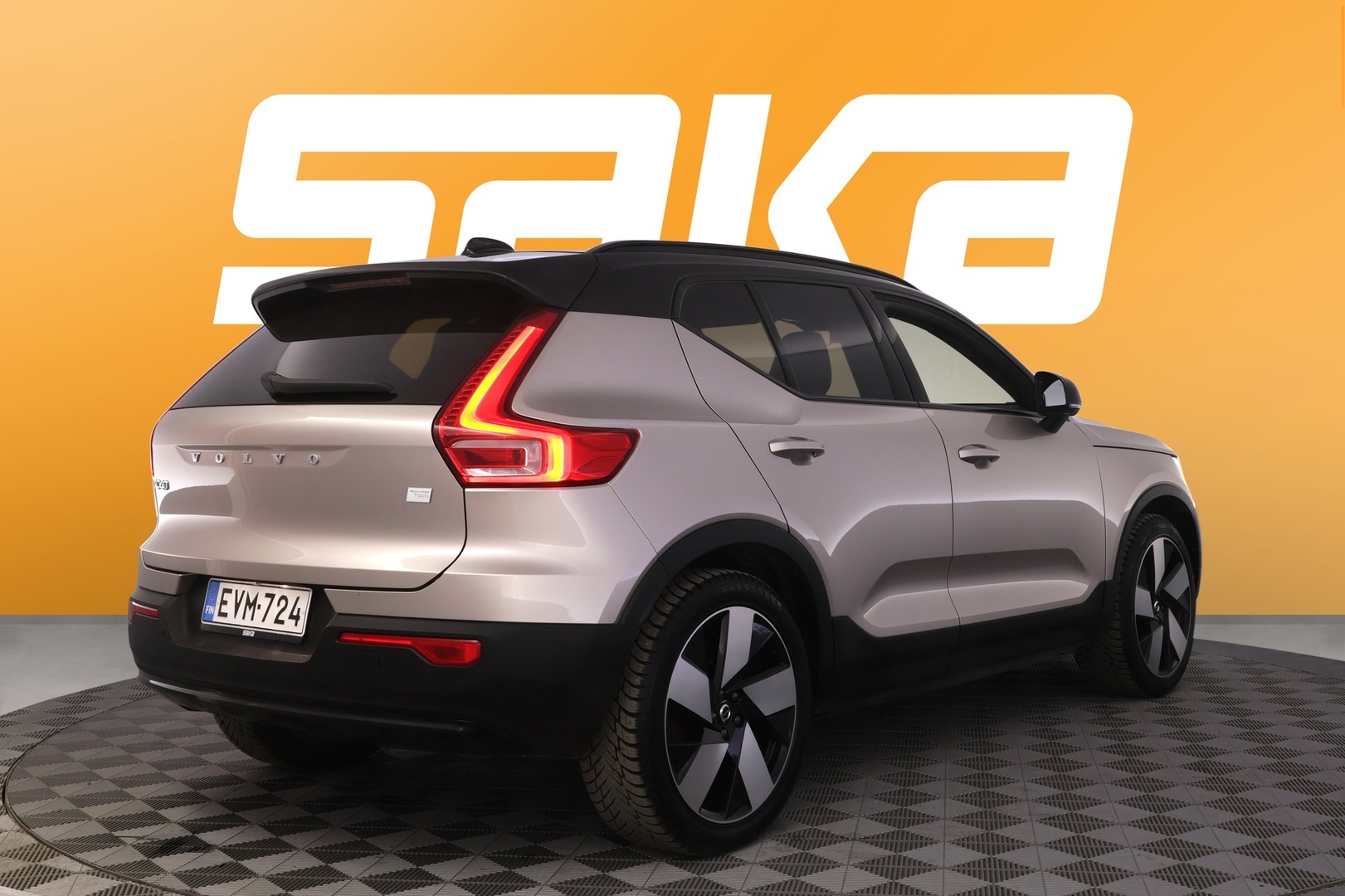 VOLVO XC40 2023