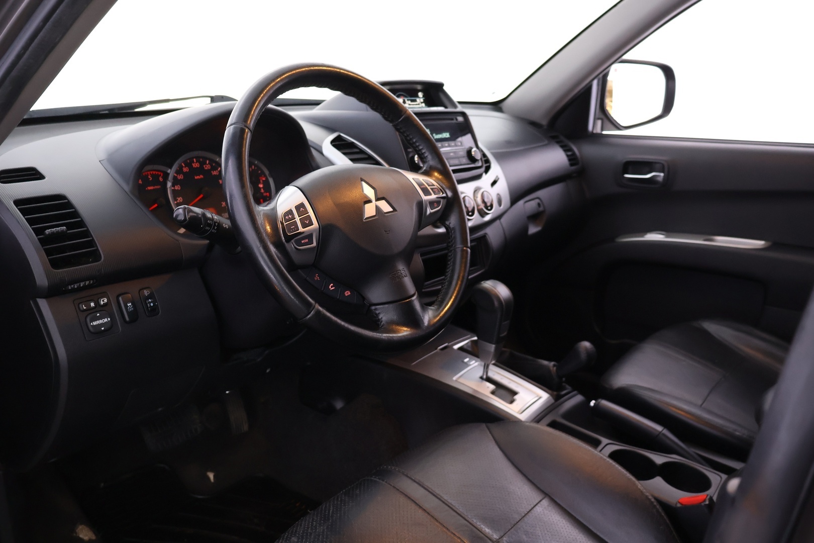 MITSUBISHI L200 2014