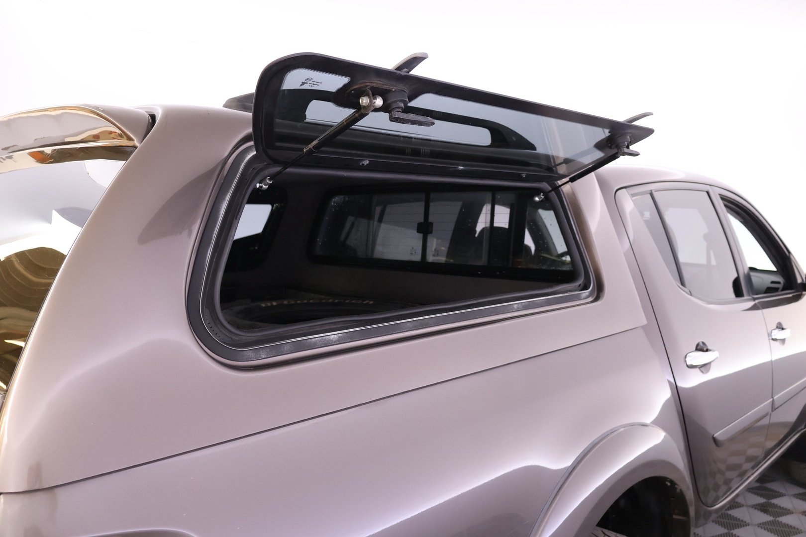 MITSUBISHI L200 2014