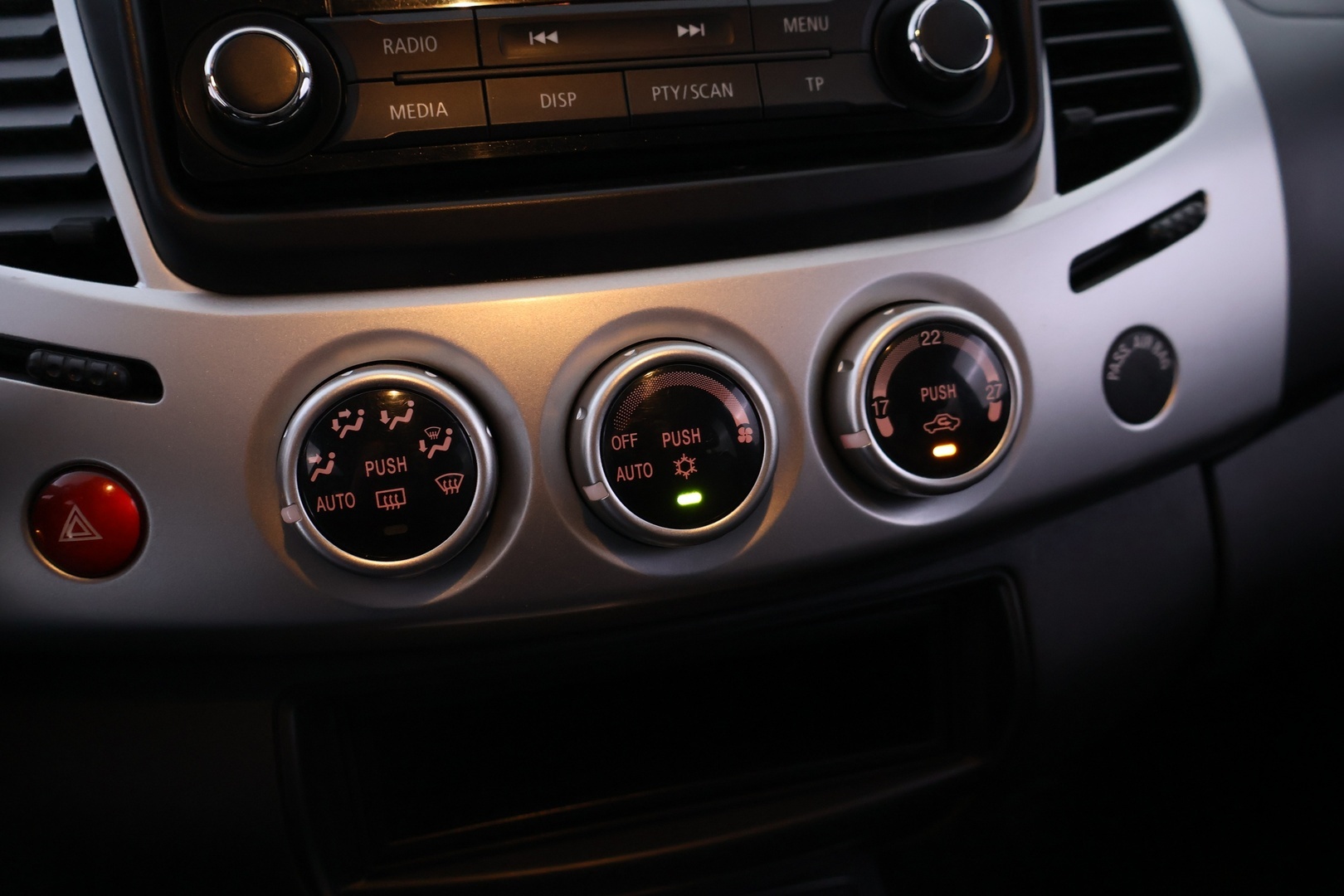 MITSUBISHI L200 2014