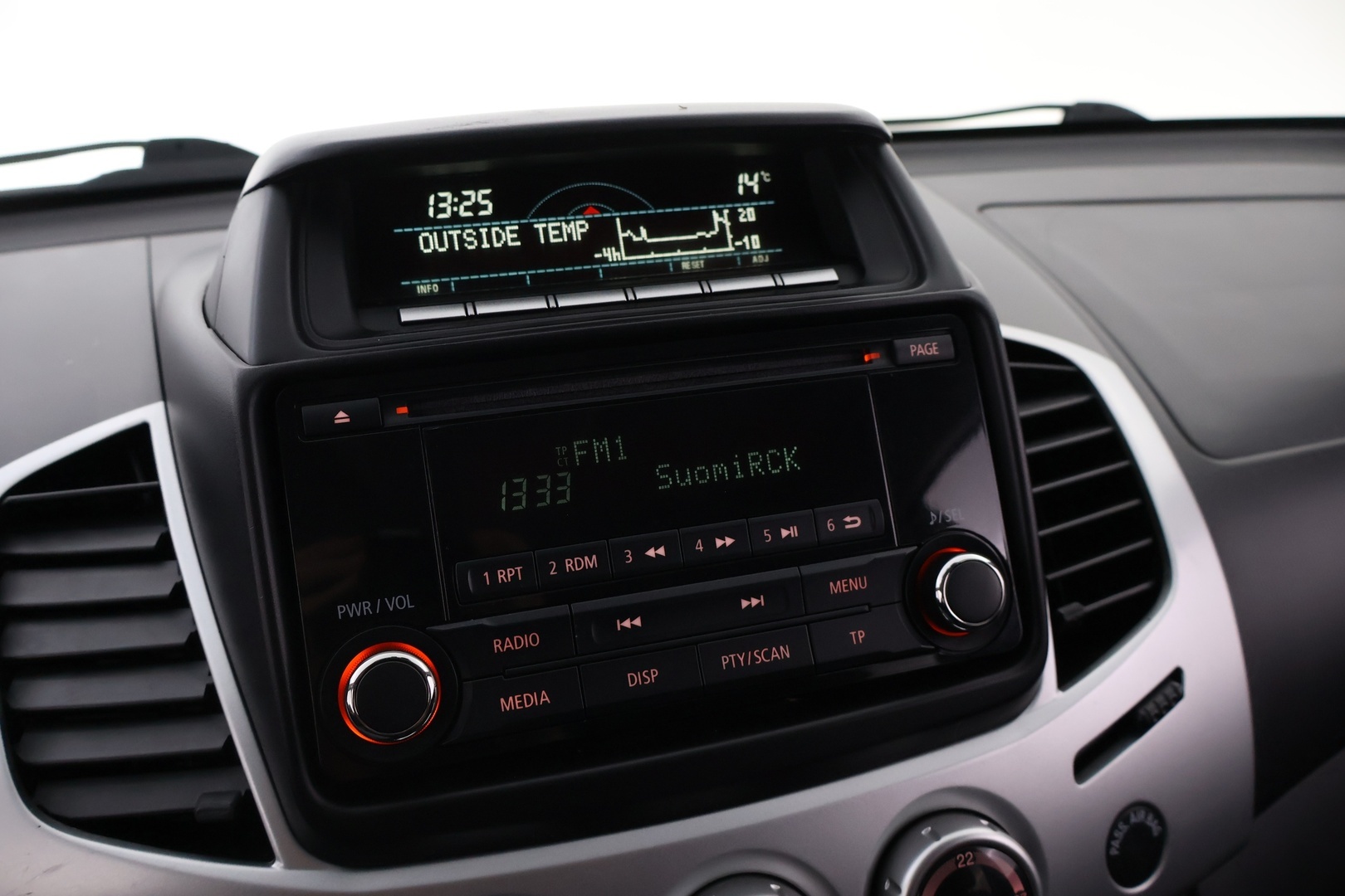 MITSUBISHI L200 2014