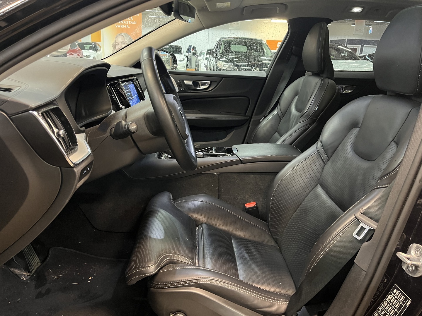 VOLVO V60 2025