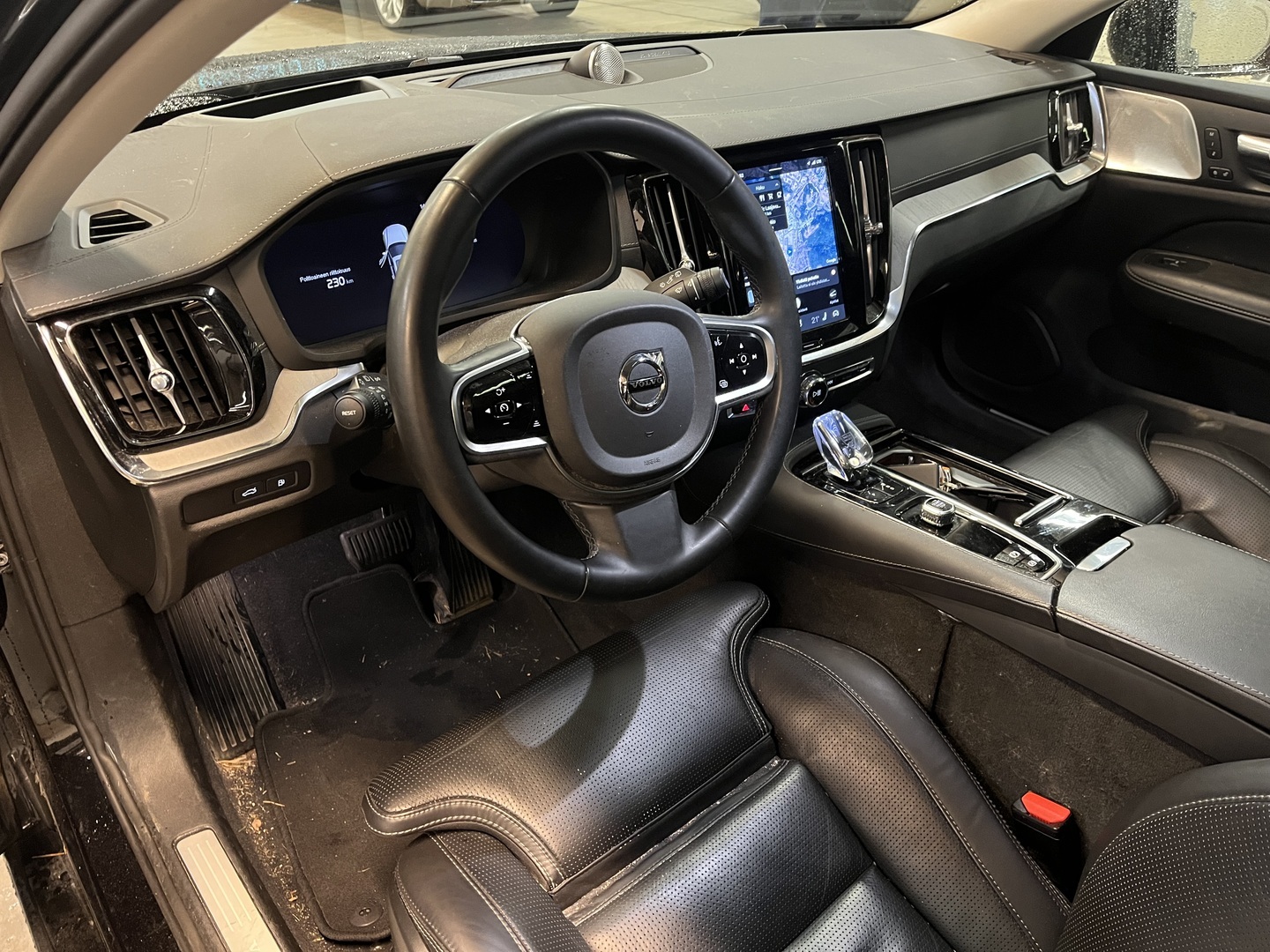 VOLVO V60 2025