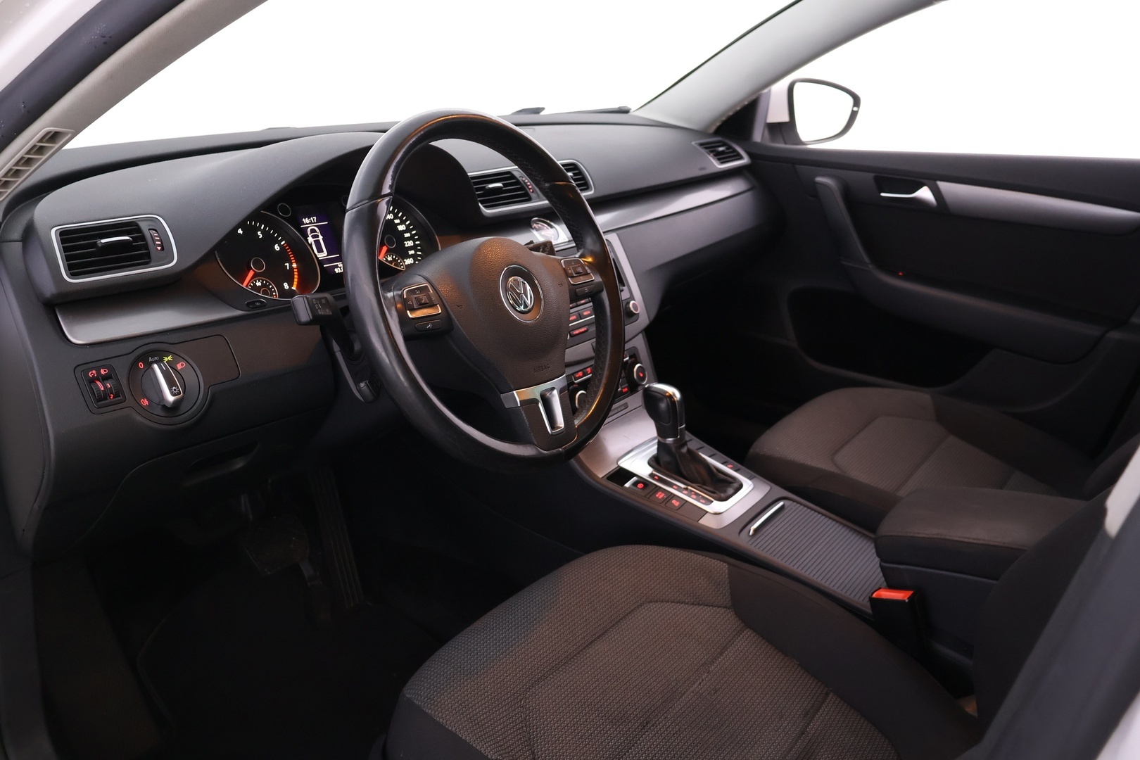 VOLKSWAGEN Passat 2011