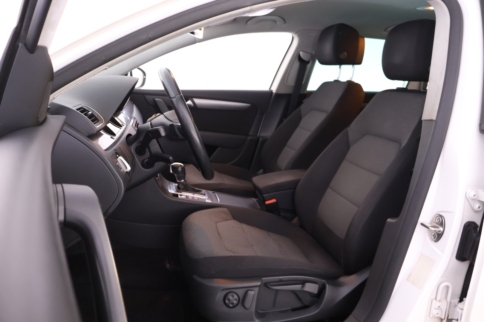 VOLKSWAGEN Passat 2011