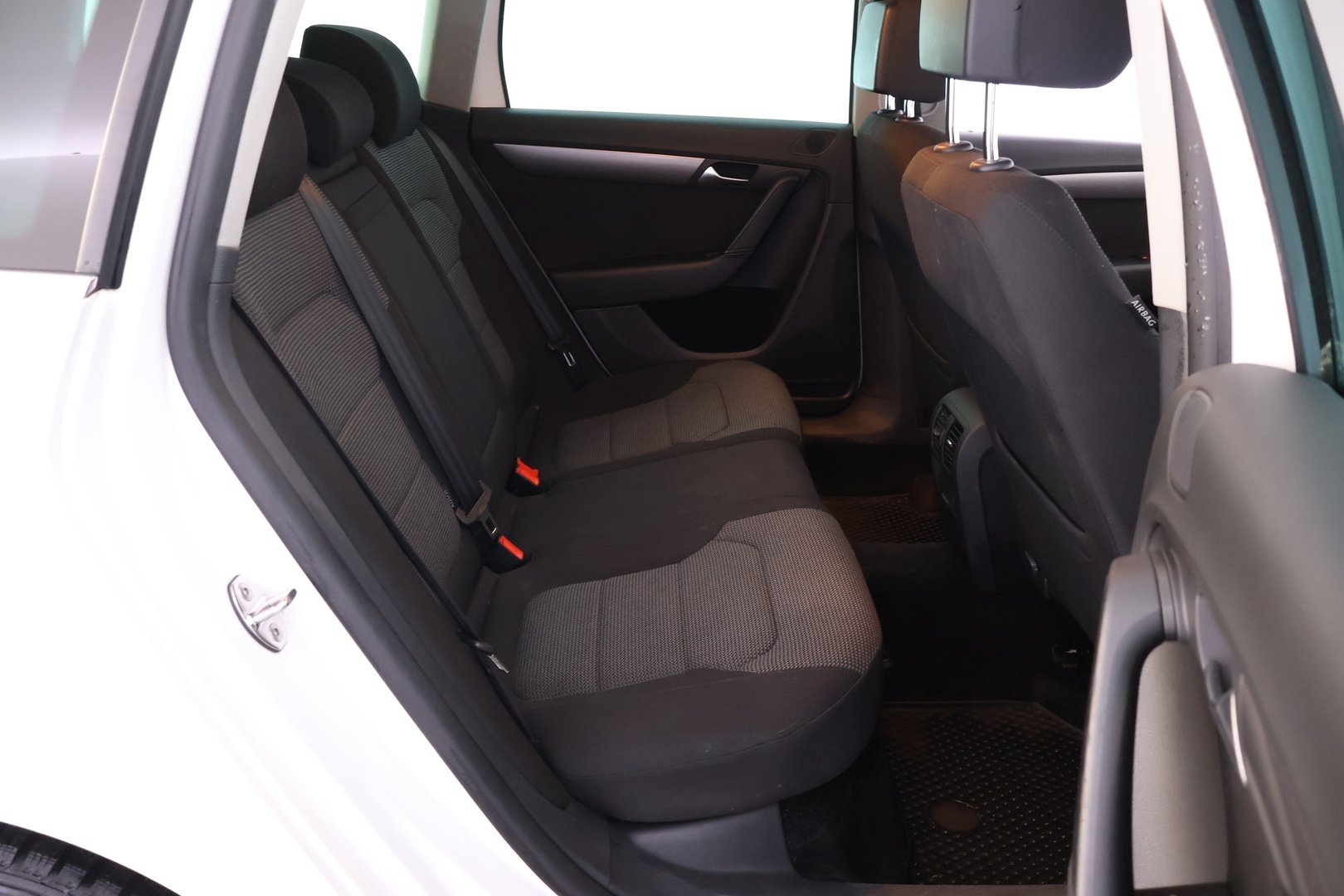 VOLKSWAGEN Passat 2011